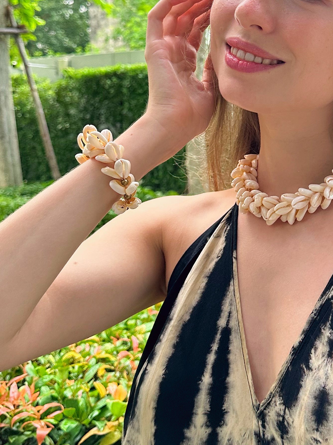 Chunky Cowrie Shell CHOKER Boho Beach Cowrie Bracelet with Coco de Chom