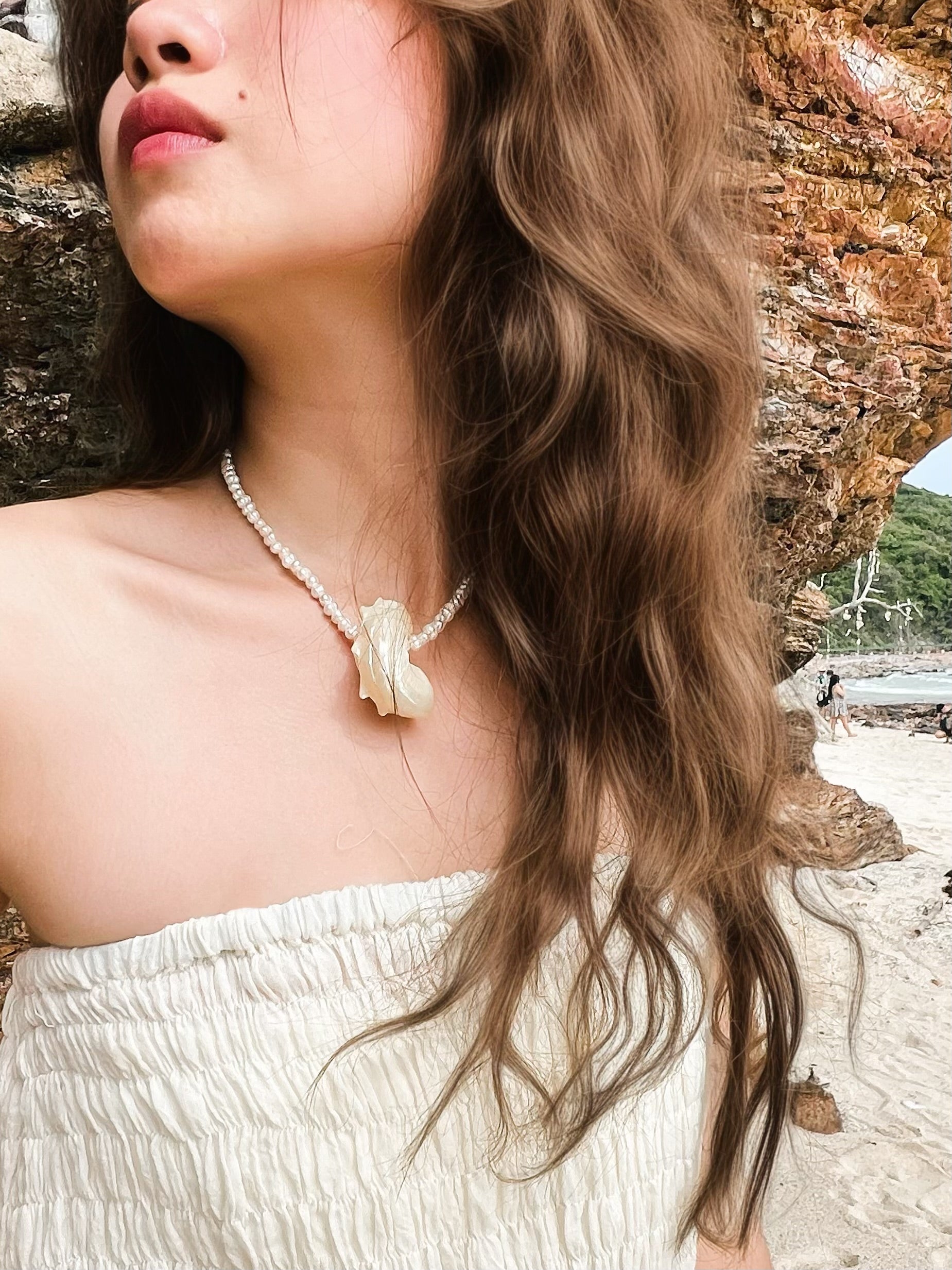 Handmade seashell pearl choker necklace featuring natural freshwater pearls, real seashells, and silver accents—perfect for beach weddings, resort wear, boho fashion, and summer vacations.