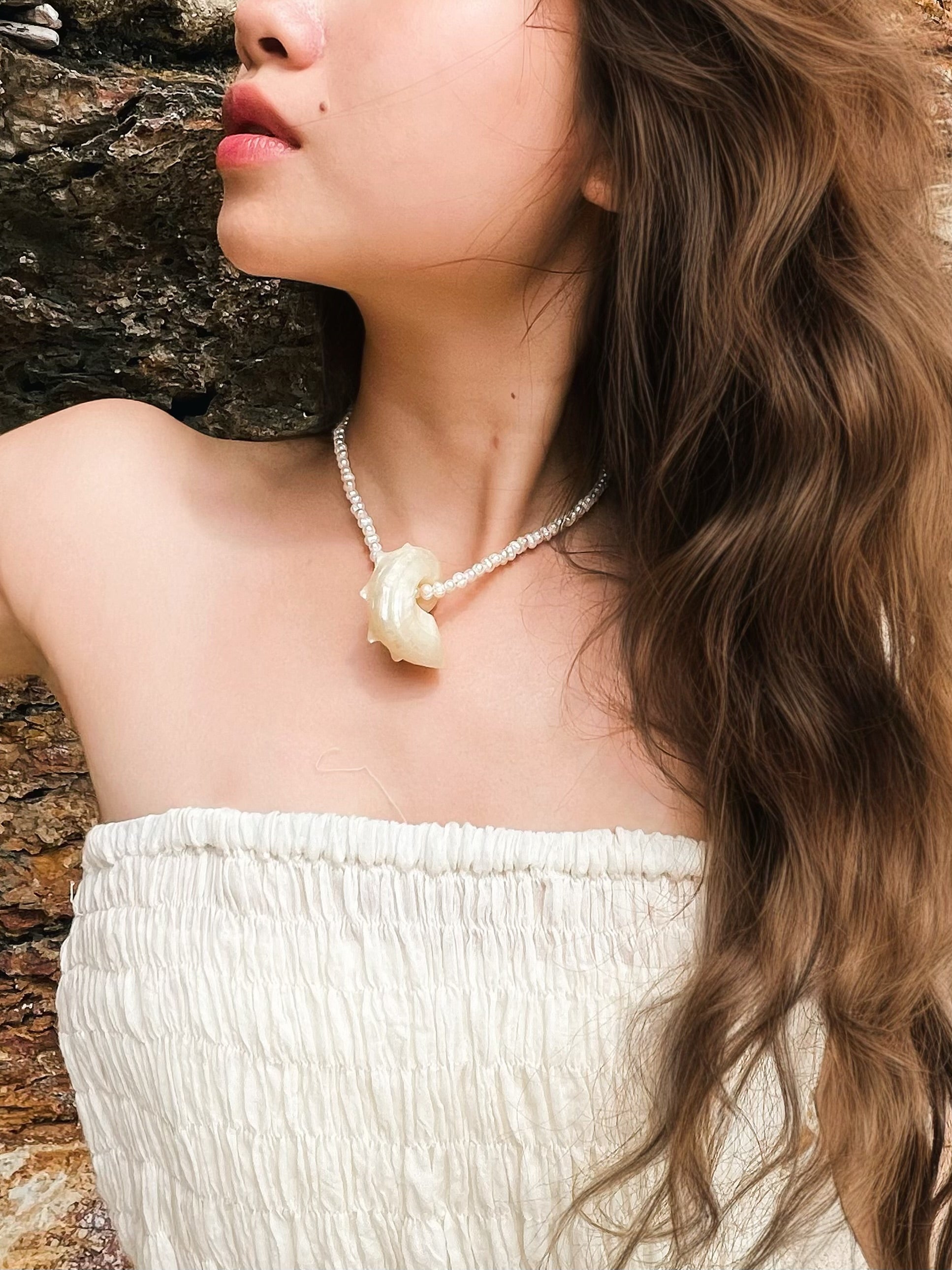 Handmade seashell pearl choker necklace featuring natural freshwater pearls, real seashells, and silver accents—perfect for beach weddings, resort wear, boho fashion, and summer vacations.