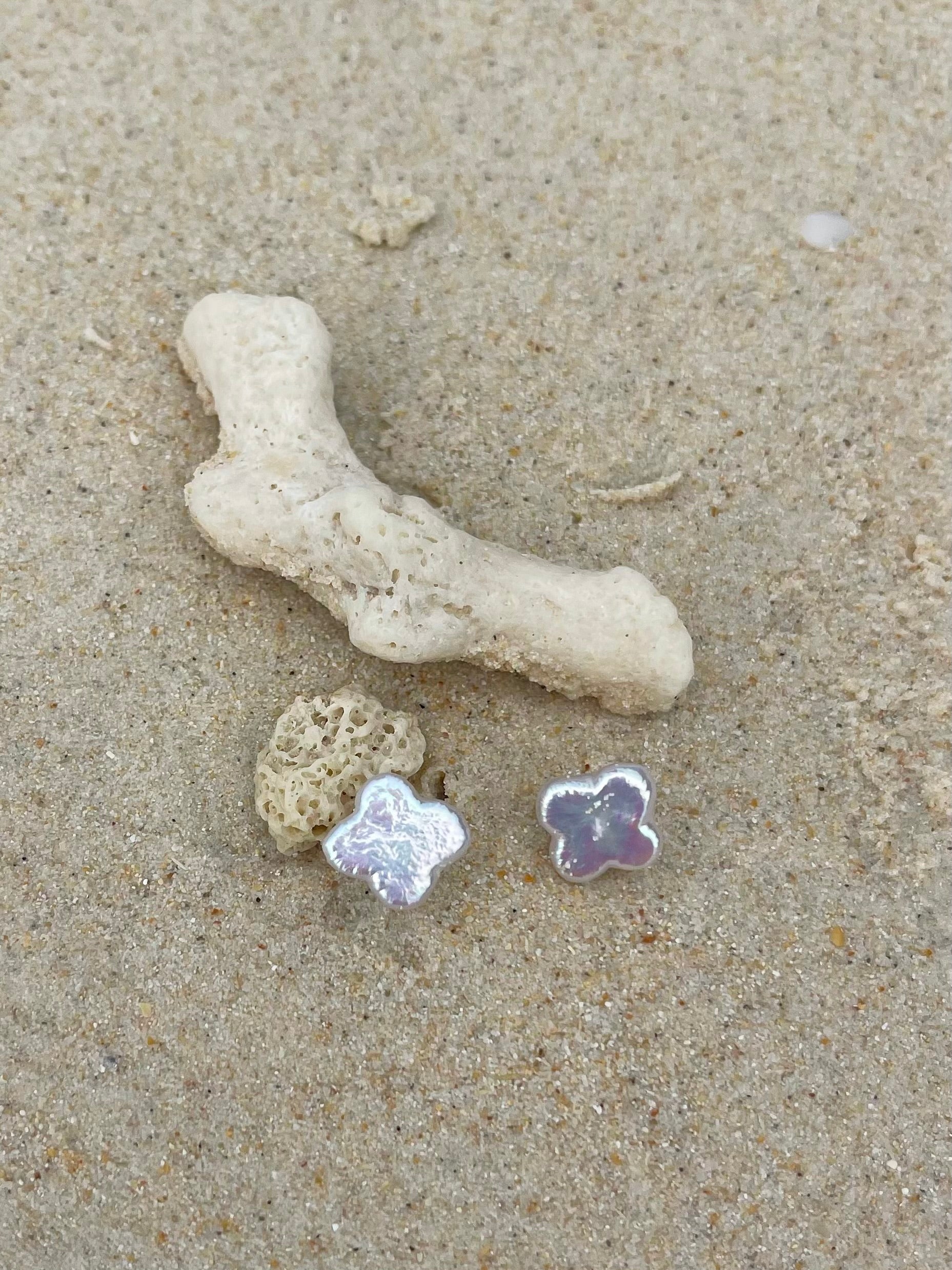 Flower Pearl Star Stud Earrings - Minimalist style. is the perfect choice for beach vacation or every day wear. This pearl earring is made using natural water fresh pearl understated elegance.