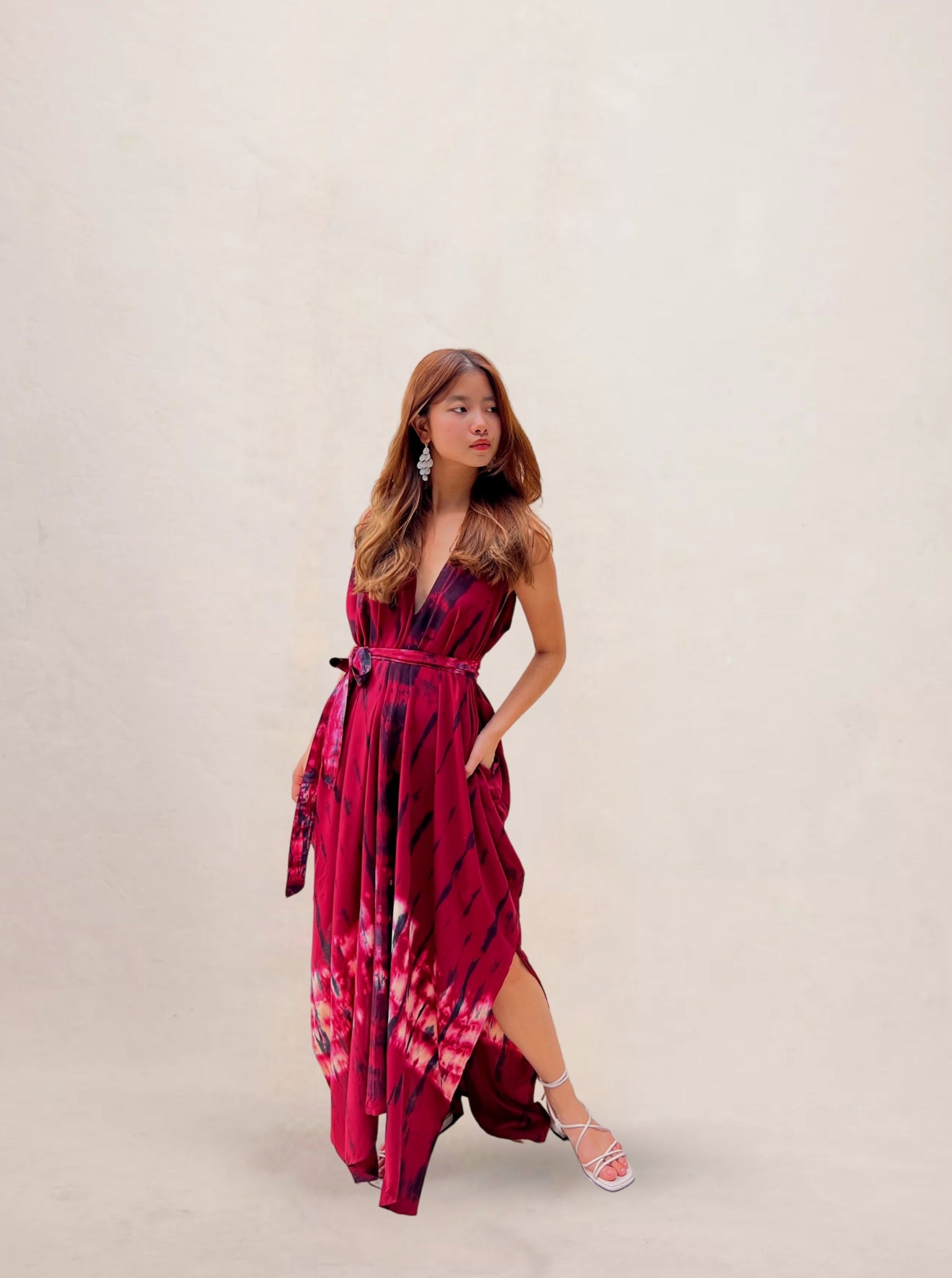 Shop our Fara Tie-Dye Kaftan, a one-of-a-kind convertible dress suitable for every occasion. This sustainable dress exudes a captivating bohemian charm that's both eco-friendly and stylish. Wear it as a maxi dress for beach dress, style it as a bohemian dress for a festival, or throw it on as a beach cover-up. Show off your free-spirited style wherever you go!