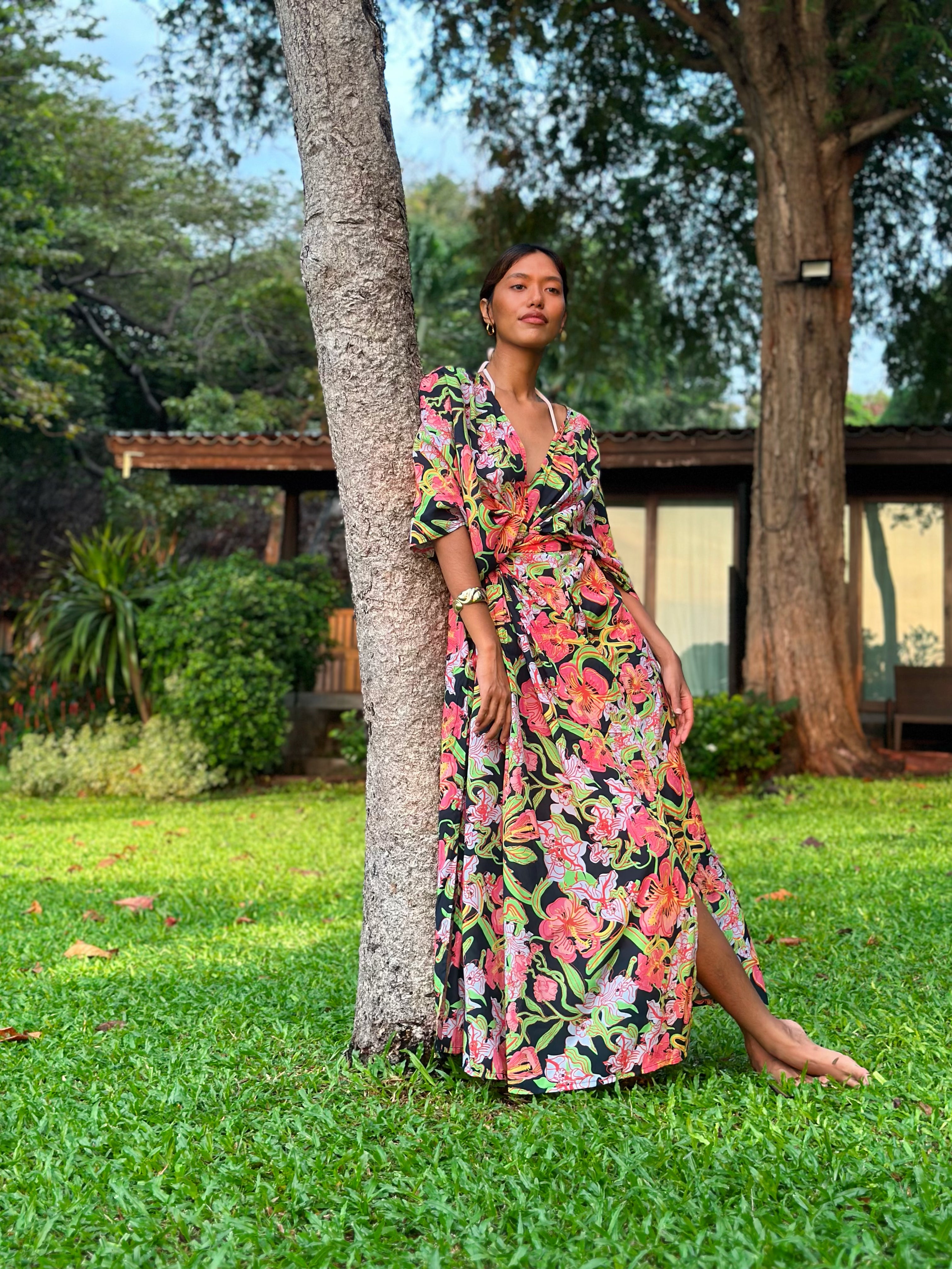 Discover the Kaftan in Tropical Flower Print—a striking fusion of vibrant color and meticulous design. Embrace the thrill of your upcoming escape with this chic and comfortable caftan, perfect for resort dress, cruise wear, party attire, and everyday elegance. Brought to you by Coco de Chom, this caftan is a stylish companion for various occasions.