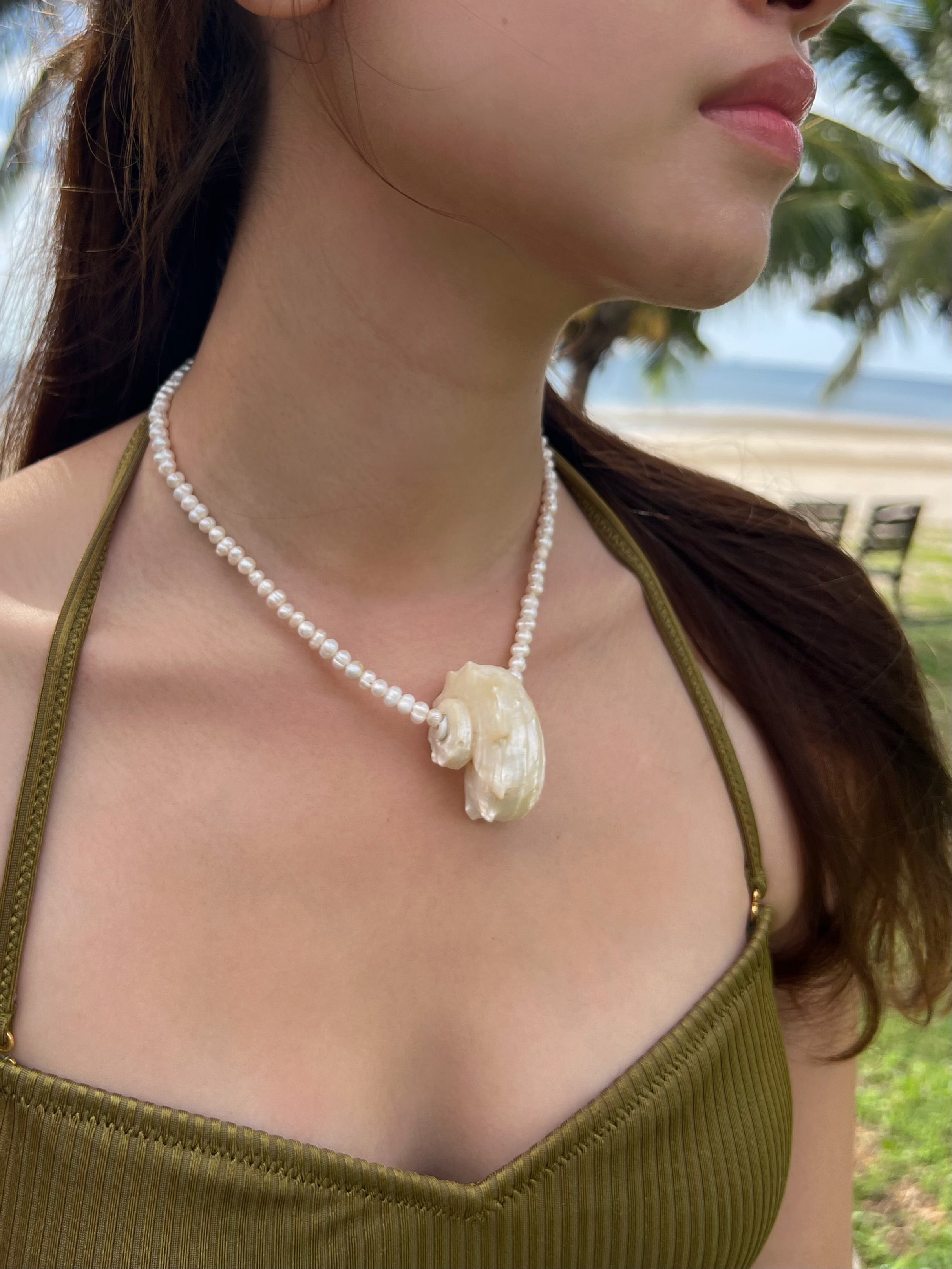 Handmade seashell pearl choker necklace featuring natural freshwater pearls, real seashells, and silver accents—perfect for beach weddings, resort wear, boho fashion, and summer vacations.