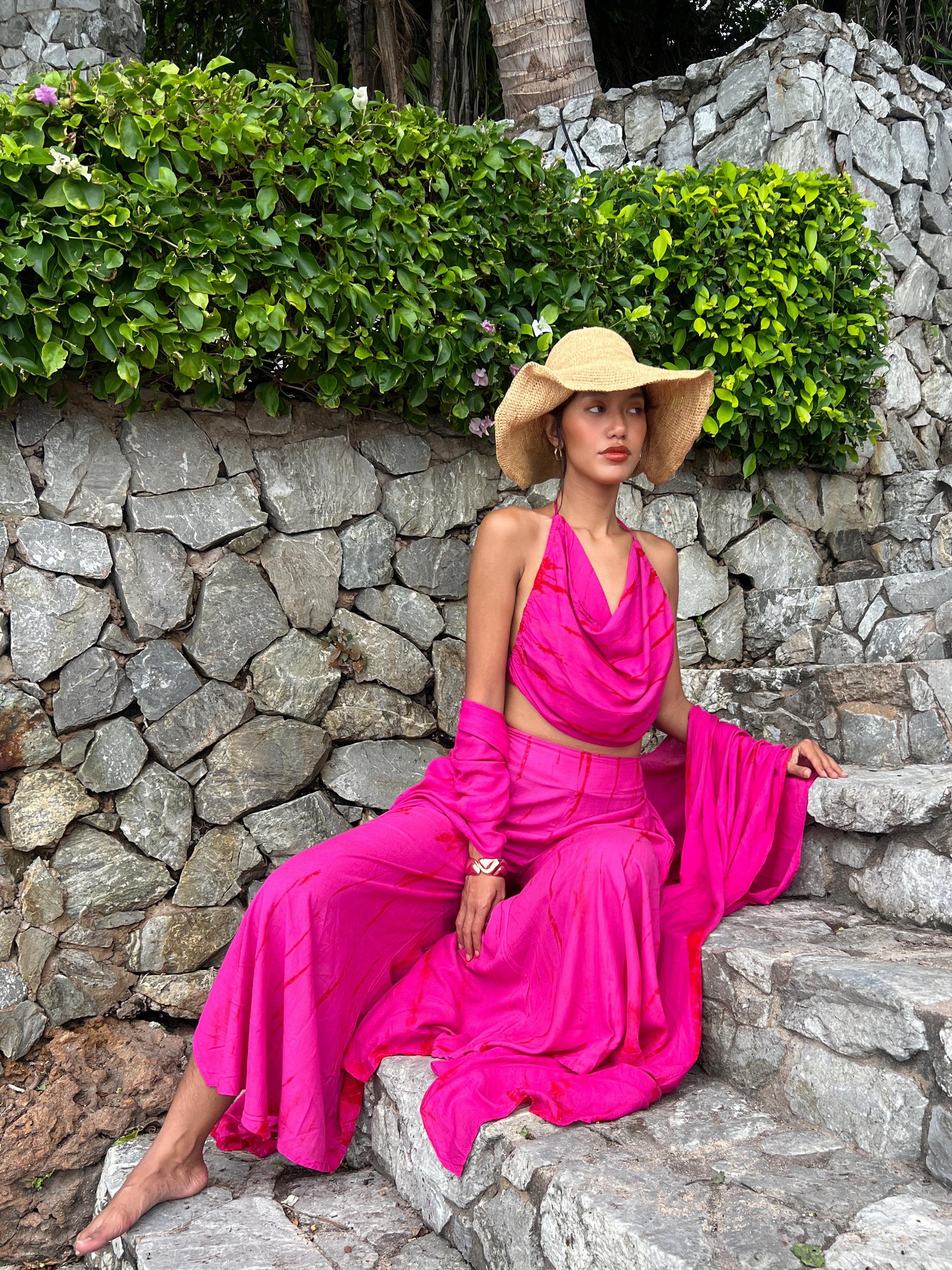 Maya Crop top in Hot Pink Tie Dye, where playful style, bohemian vibes, and comfort come together effortlessly. This lovely piece is made from soft, lightweight fabric that's perfect for any occasion, whether it's yoga day, a music festival, or a beach vacation.