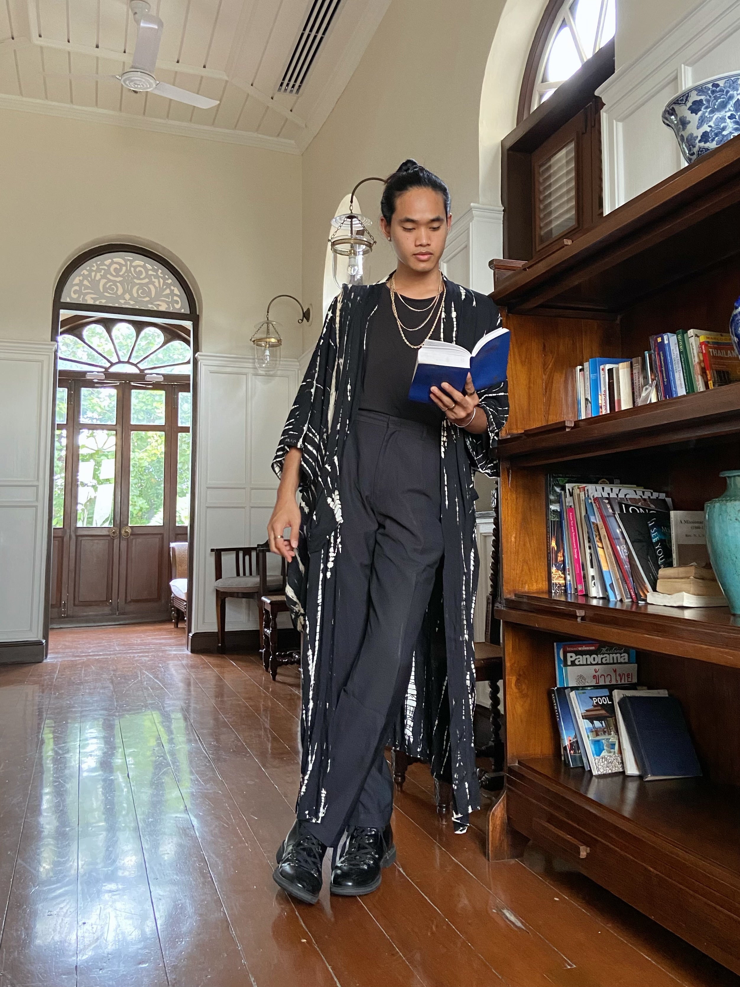 Swan Tie Dye Kimono Robe - Black/Beige