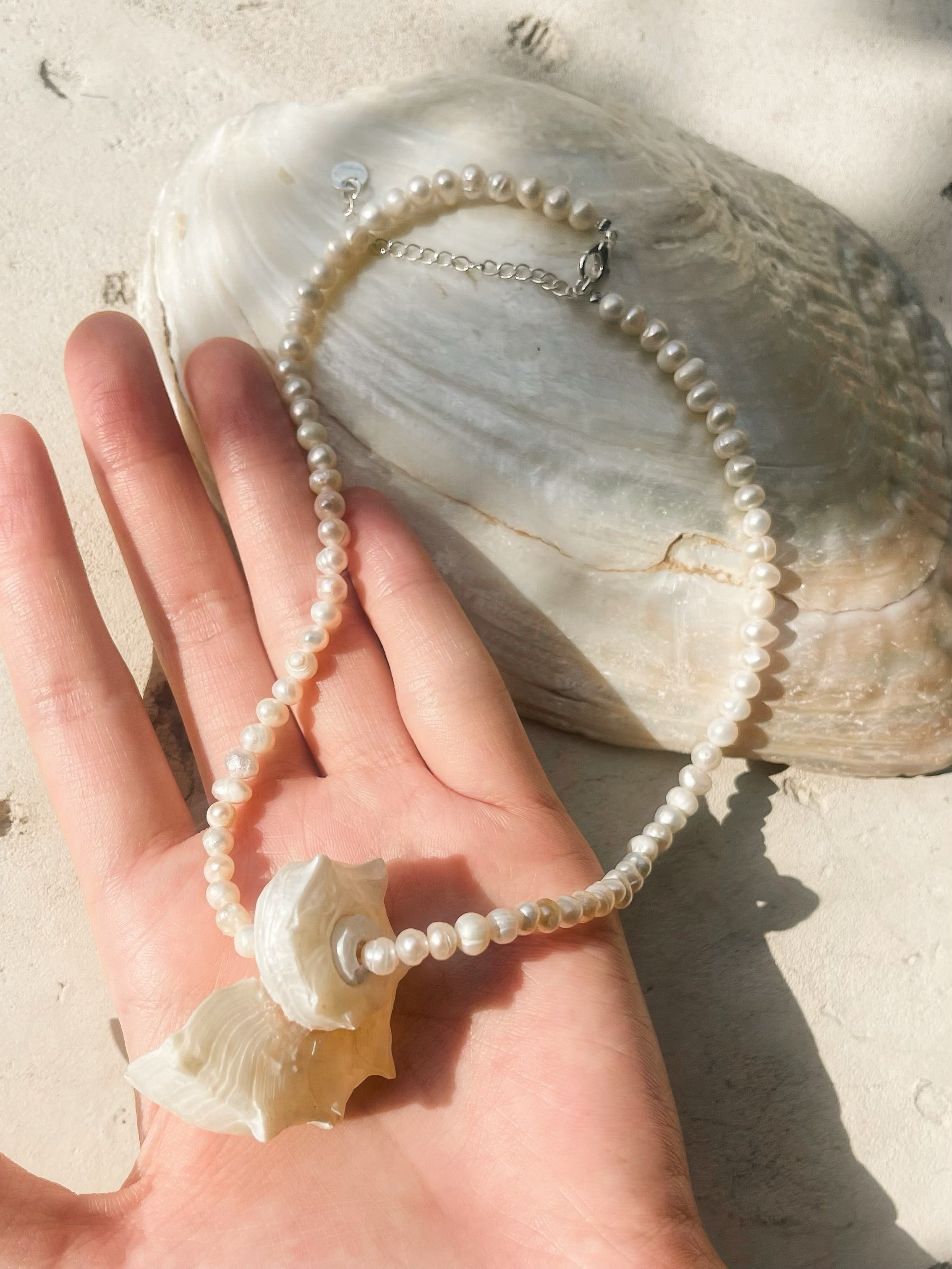 Handmade seashell pearl choker necklace featuring natural freshwater pearls, real seashells, and silver accents—perfect for beach weddings, resort wear, boho fashion, and summer vacations.