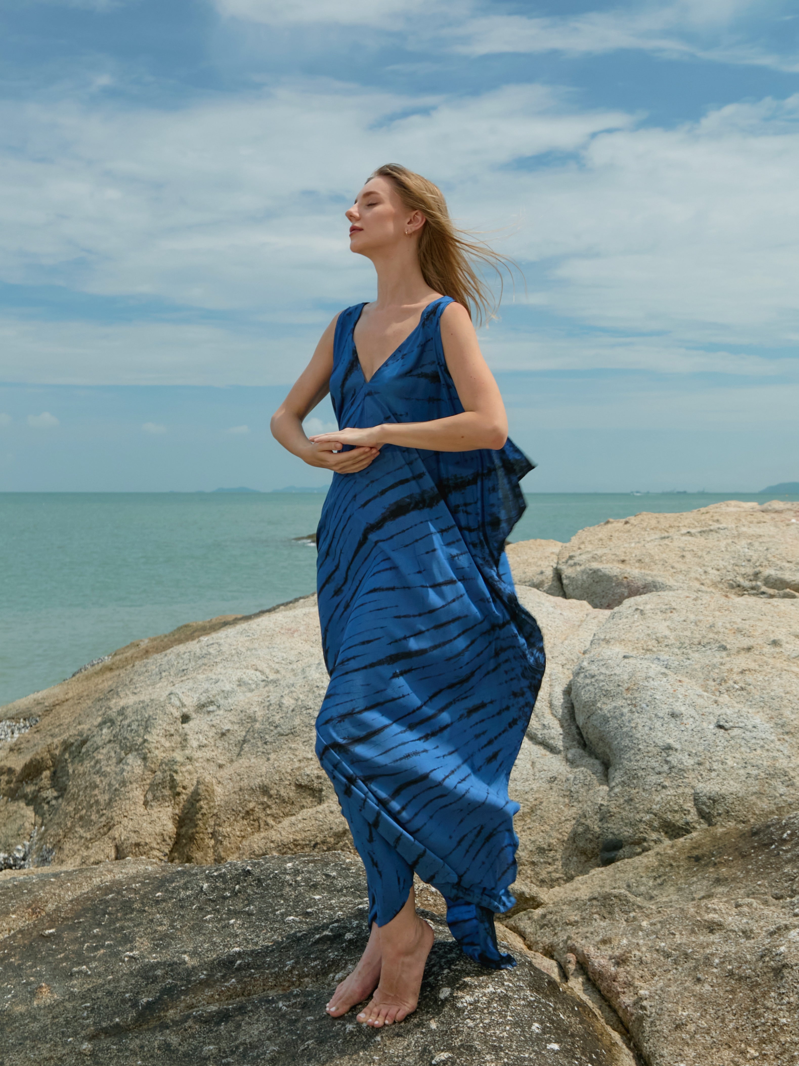 Shop Tie dye V Neck Kaftan, Blue Boho Long Caftan - Resort Dress - Bohemian Long Kaftan for beach dress resort wear from Coco De Chom?