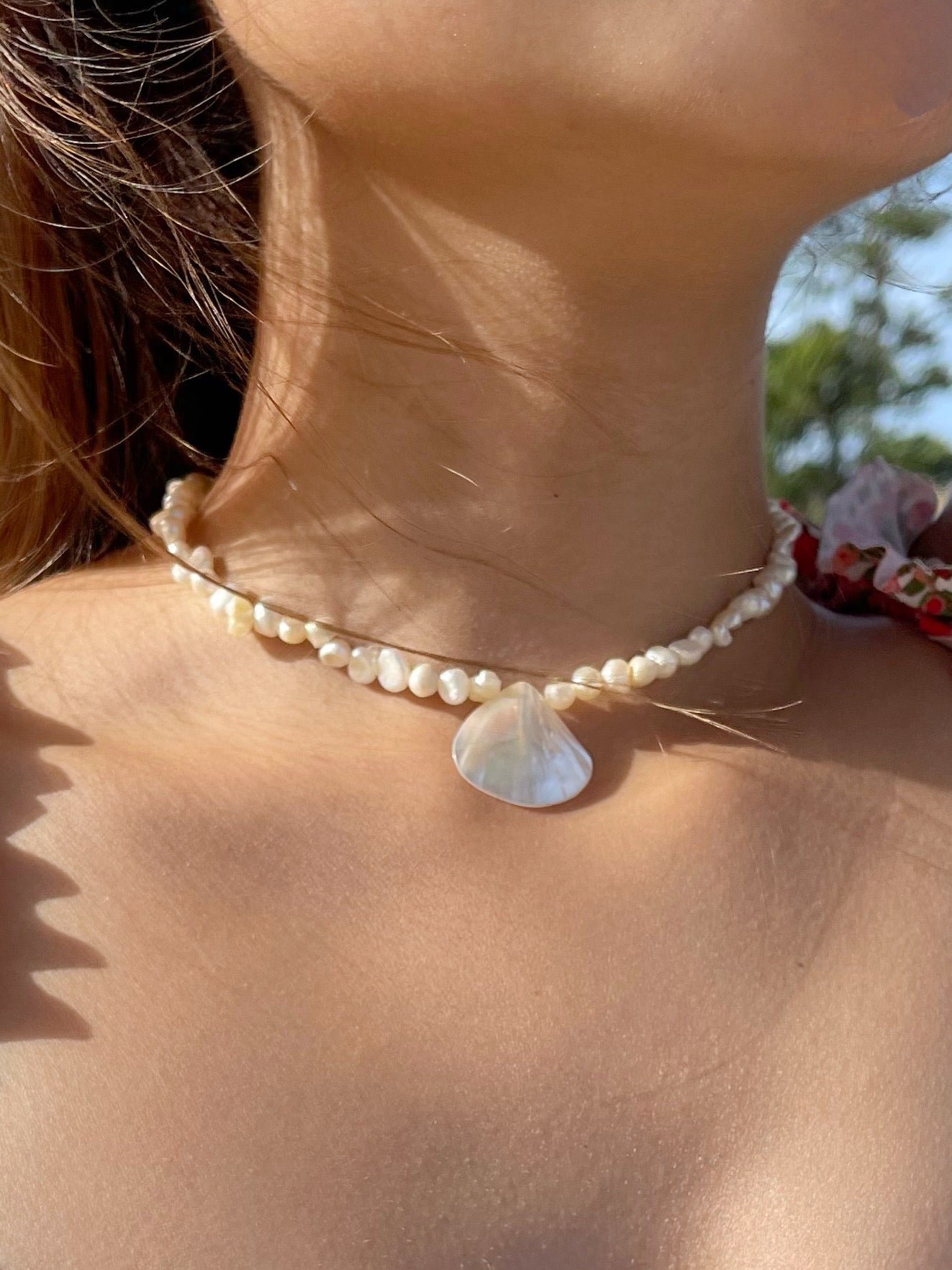 Mermaid Pearl Choker Necklace - Ideal for bohemian fashion lovers, suitable for beach vacations, beach weddings, or daily fashion. Offers minimalistic, boho, and beach-inspired style.