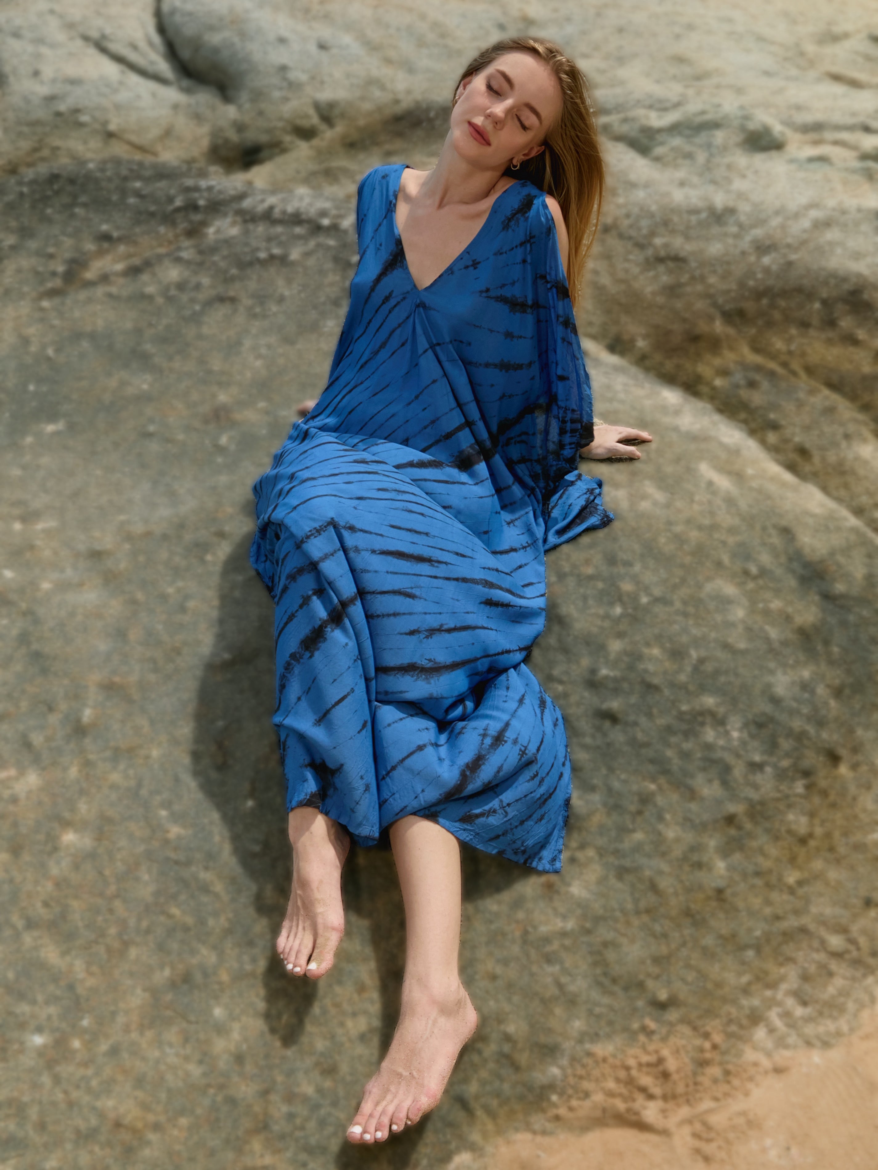 Shop Tie dye V Neck Kaftan, Blue Boho Long Caftan - Resort Dress - Bohemian Long Kaftan for beach dress resort wear from Coco De Chom?
