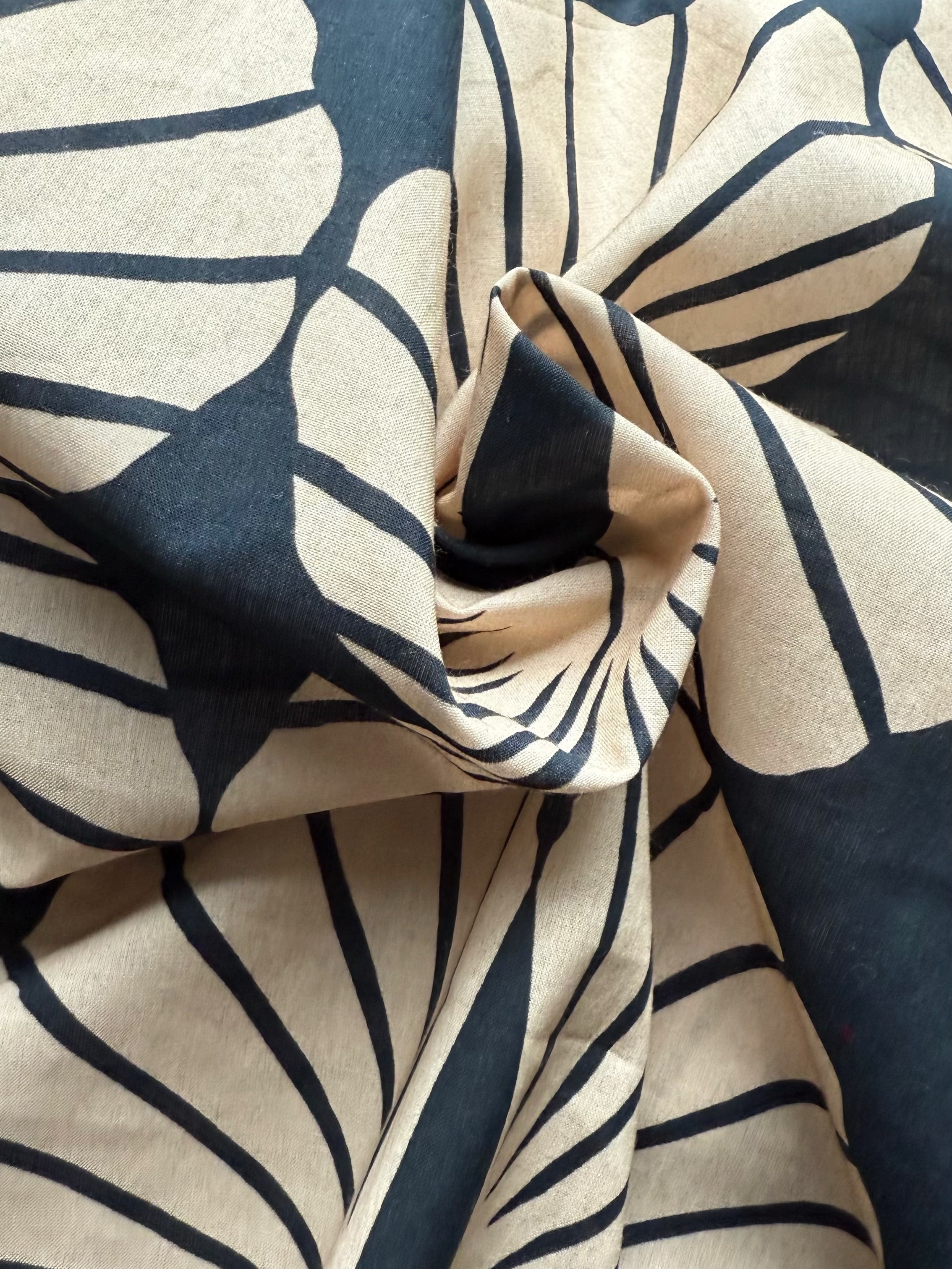 Organic Cotton Seashell Print Sarong – Beach Cover-Up | Coco De Chom
Handcrafted organic cotton sarong with seashell print, perfect as a beach cover-up. Lightweight, breathable, and eco-friendly for tropical vacations or resort wear.