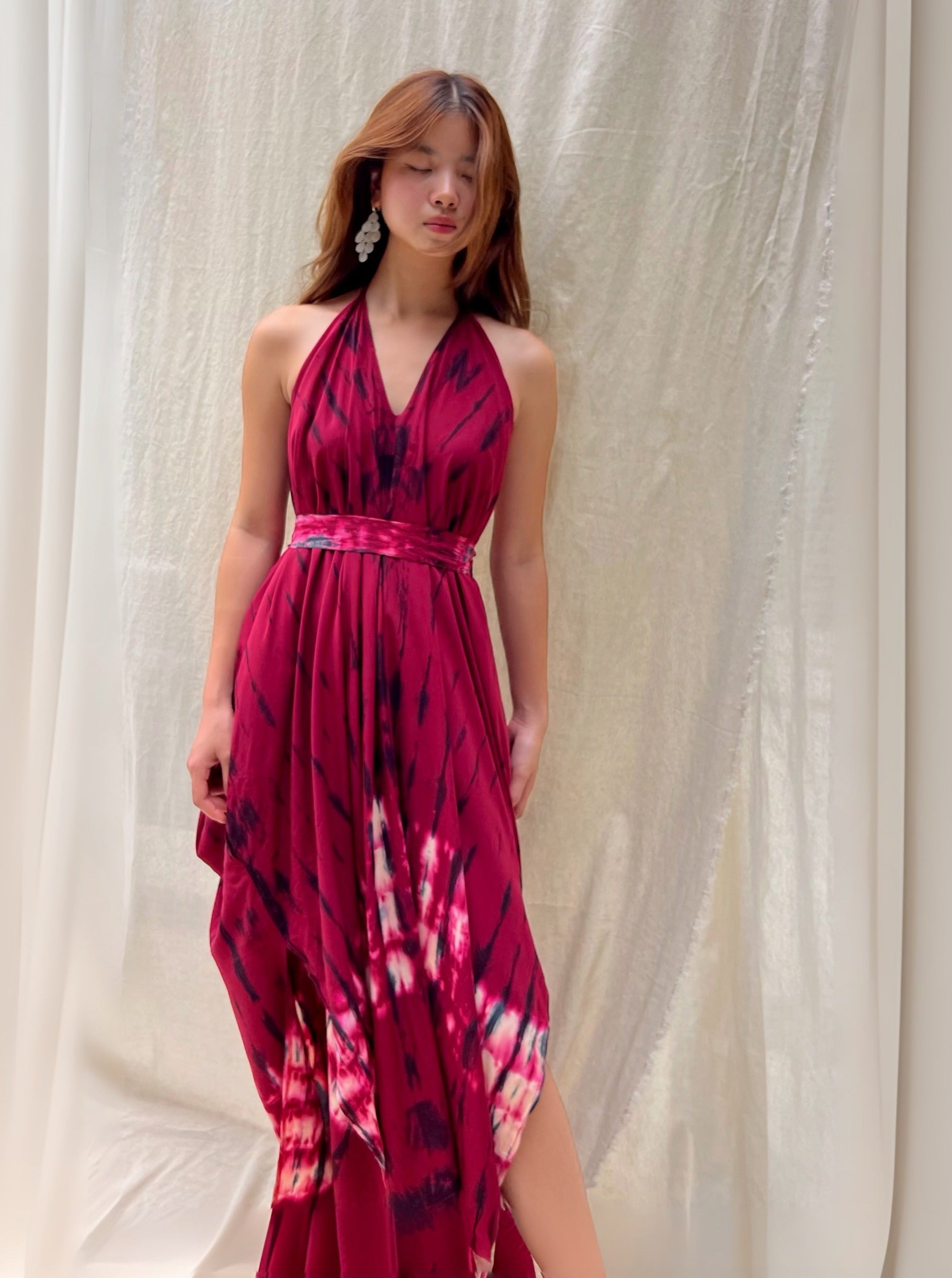 Shop our Fara Tie-Dye Kaftan, a one-of-a-kind convertible dress suitable for every occasion. This sustainable dress exudes a captivating bohemian charm that's both eco-friendly and stylish. Wear it as a maxi dress for beach dress, style it as a bohemian dress for a festival, or throw it on as a beach cover-up. Show off your free-spirited style wherever you go!
