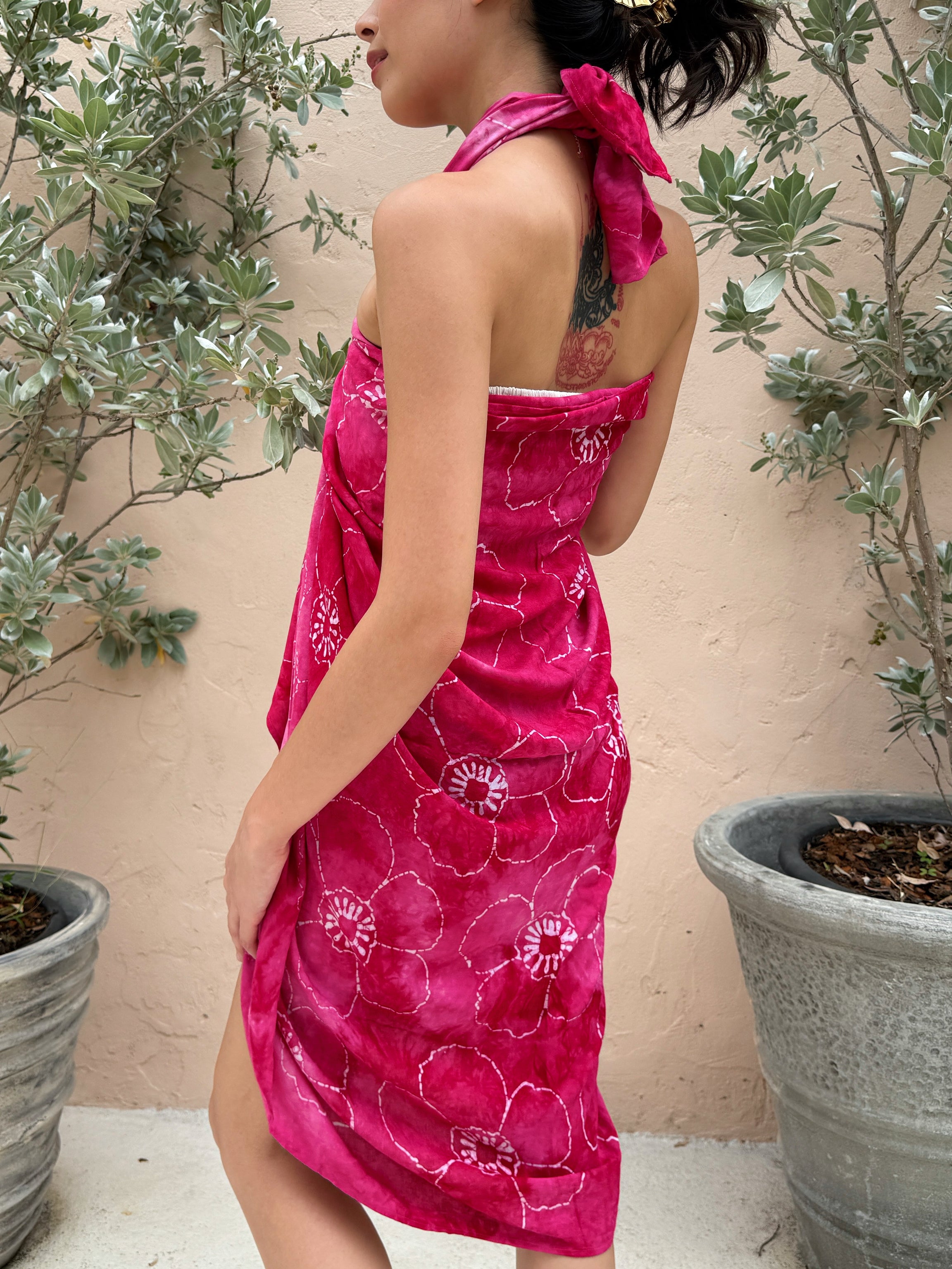 Tropical Cotton Batik Sarong - Fuchsia