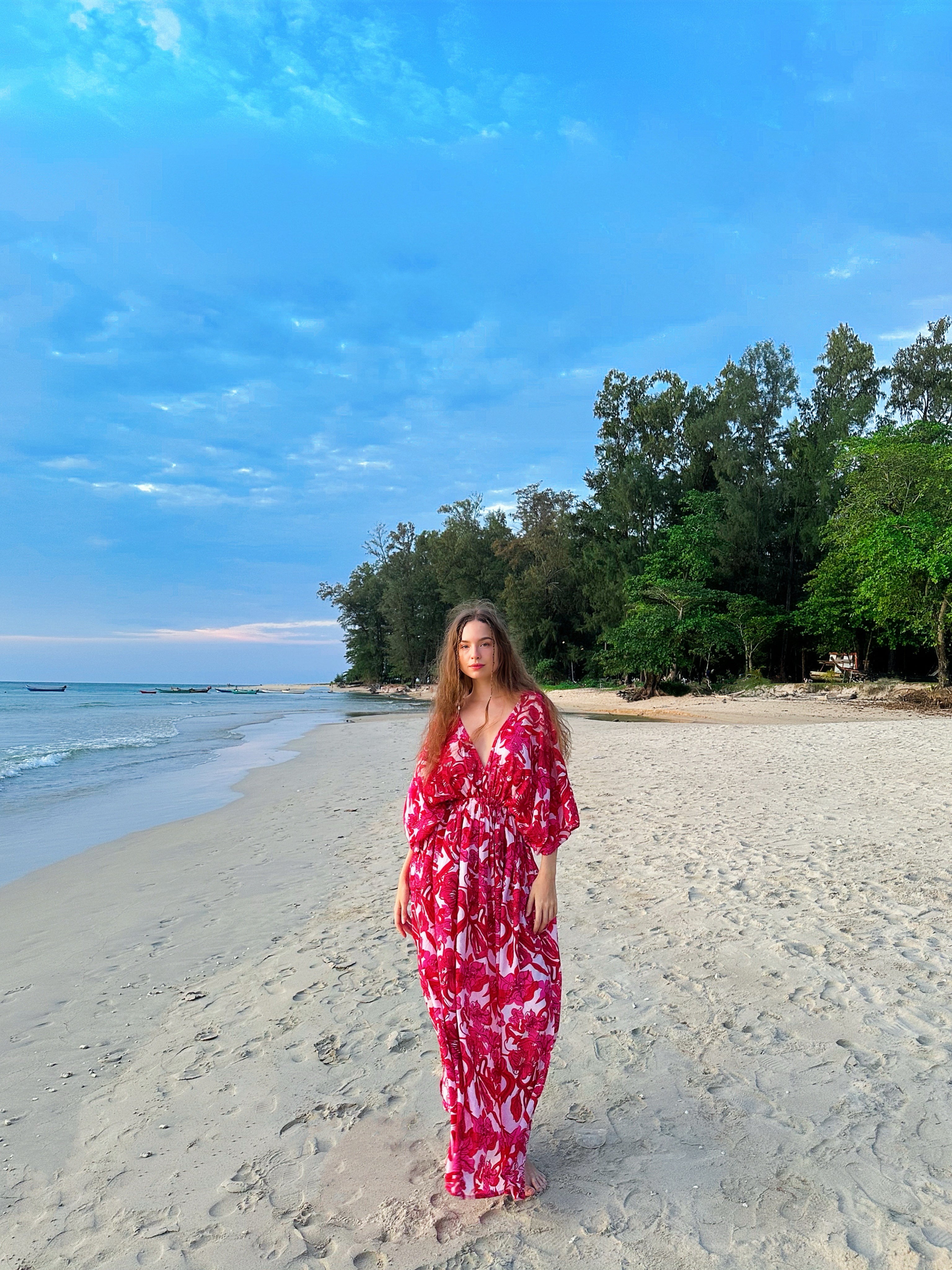 Discover the Kaftan in Pink Floral print—a striking fusion of vibrant color and meticulous design. Embrace the thrill of your upcoming escape with this chic and comfortable caftan, perfect for resort dress, cruise wear, party attire, and everyday elegance. Brought to you by Coco de Chom, this caftan is a stylish companion for various occasions.