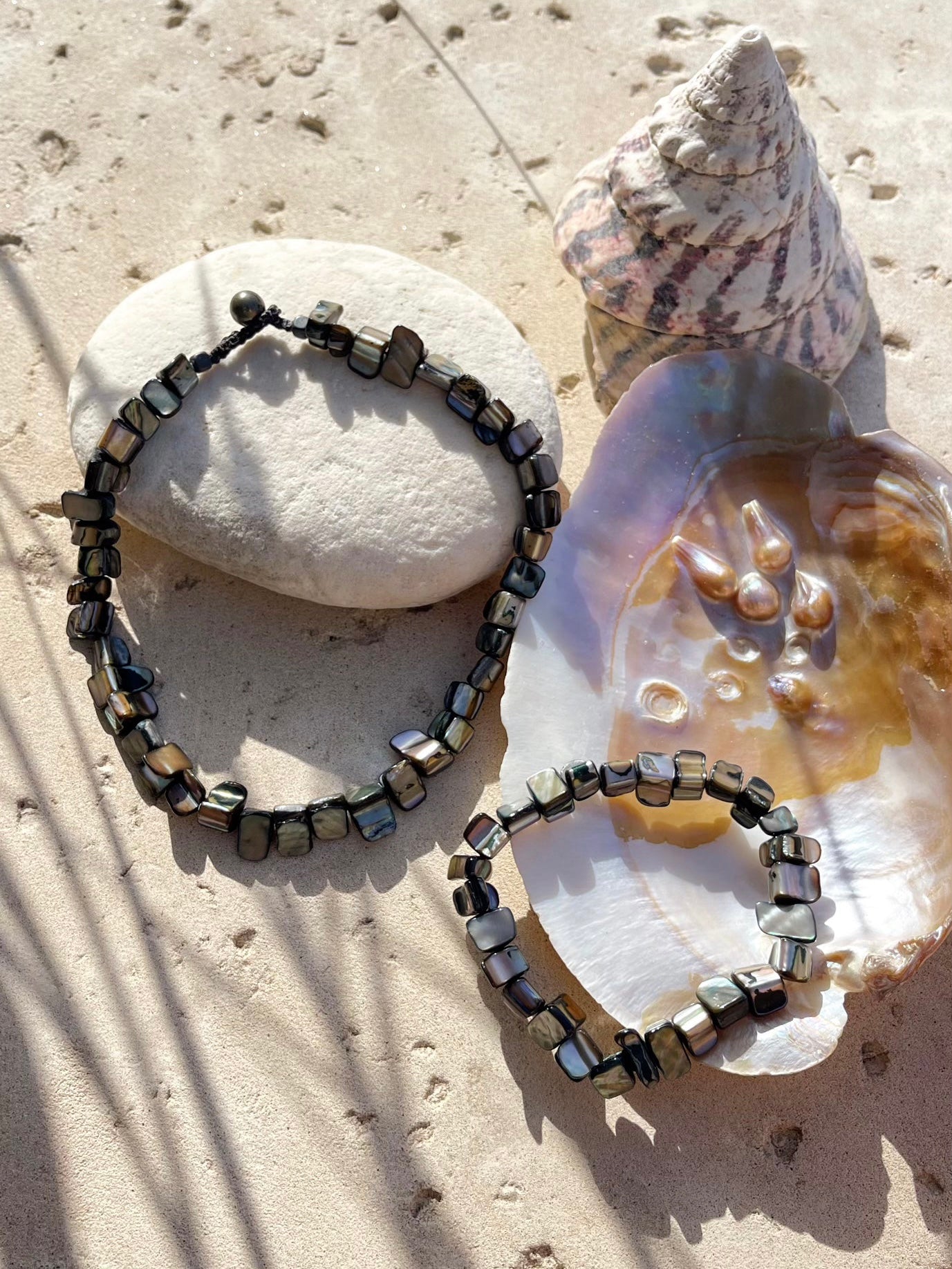 Nora- Mother-of-Pearl Choker Necklace - Black