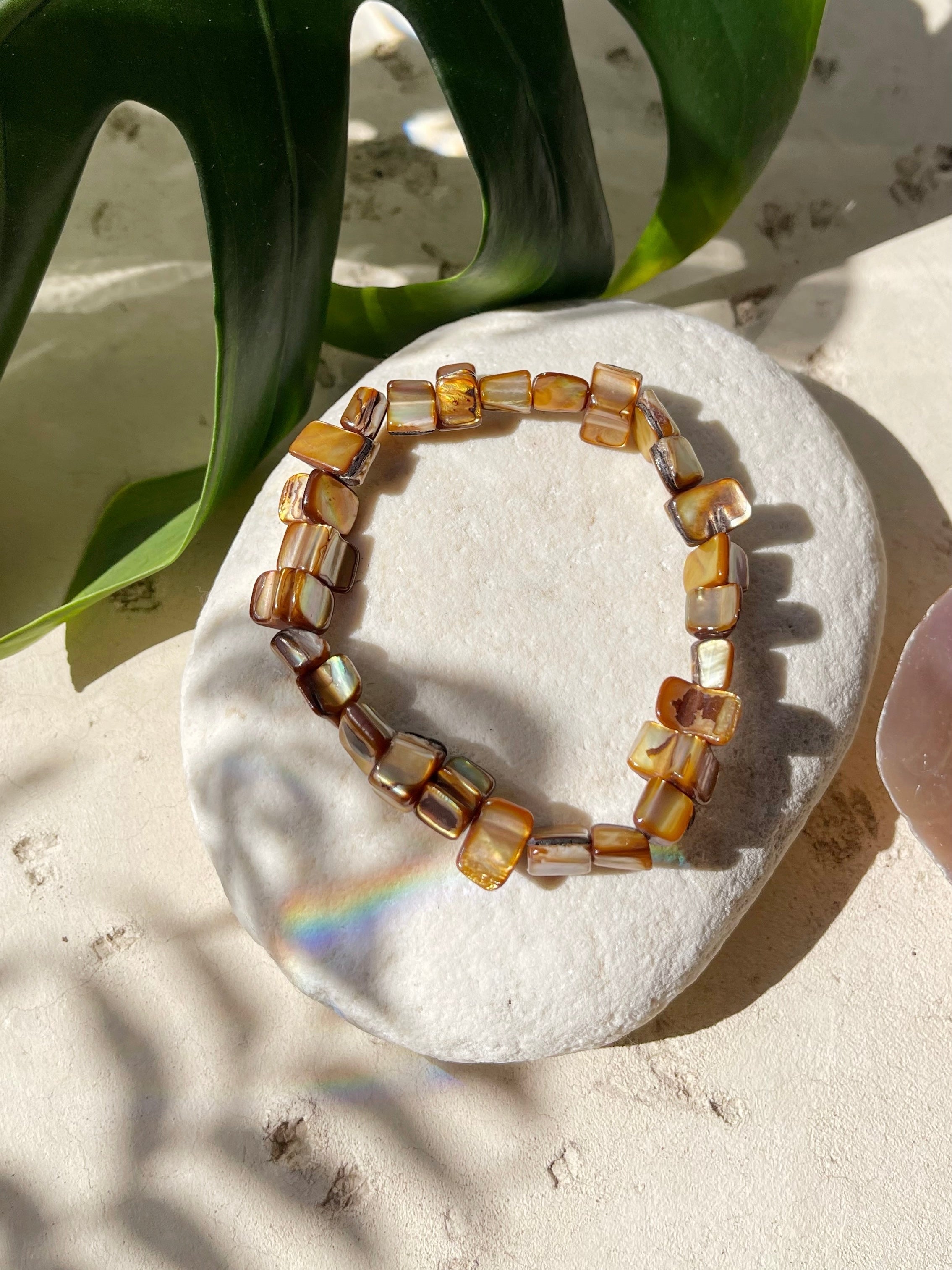 Gold mother of pearl bracelet is the perfect choice for beach vacation or every day wear. This seashell pearl bracelet is made using natural water fresh mother of pearl e for understated elegance.