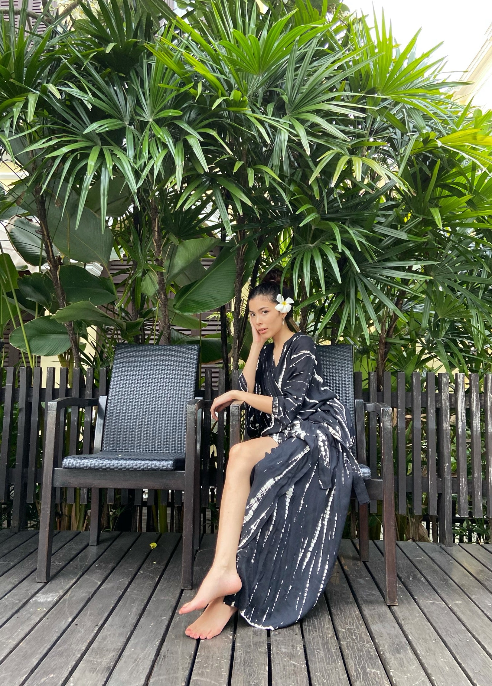 Swan Tie Dye Kimono Robe for Unisex- Black/Beige
