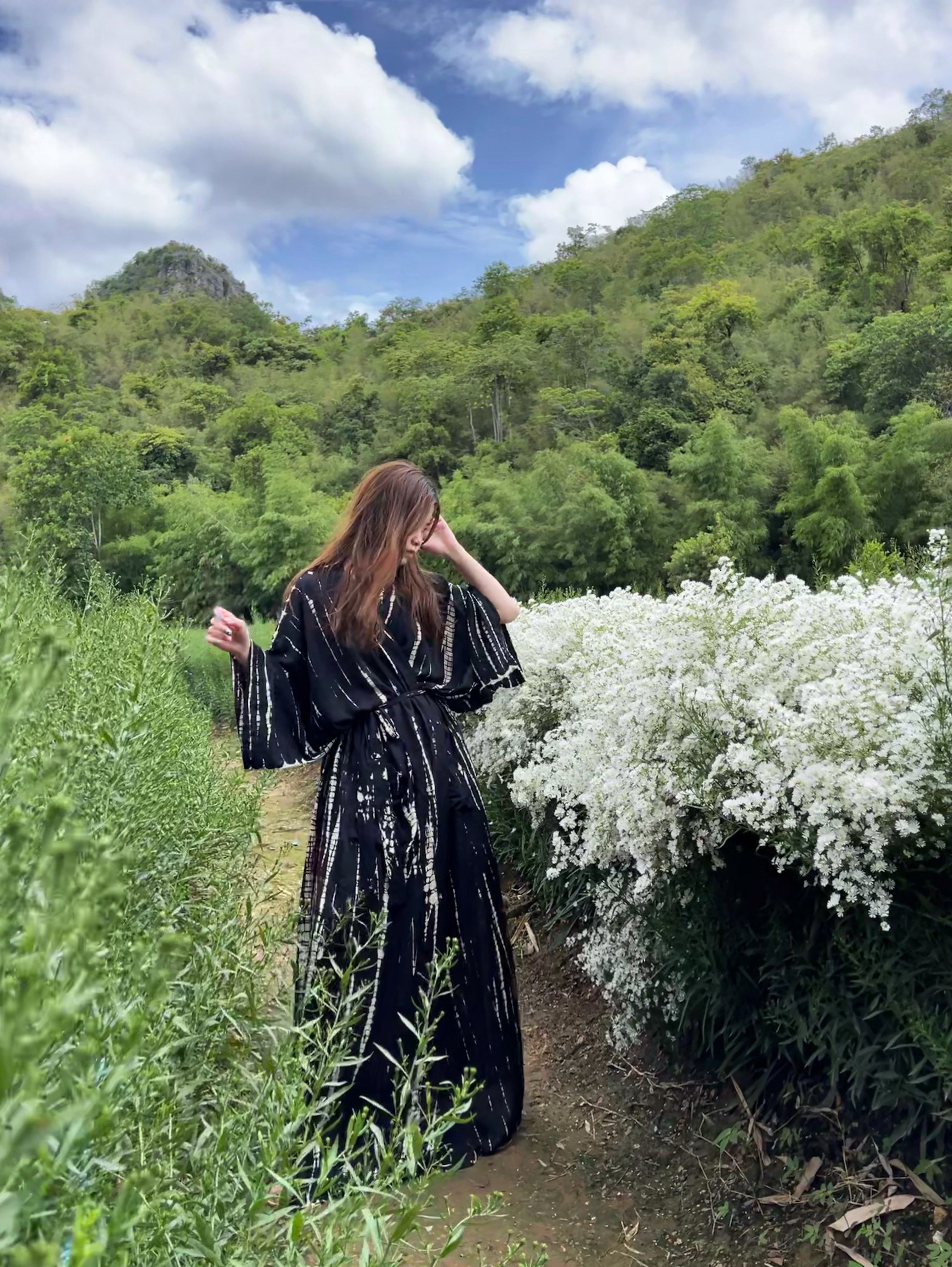 Shop Black Tie dye kimono robe, Summer beach coverup, Oversized kimono robe in tie dye, handmade tie dye kimono with Coco de Chom?