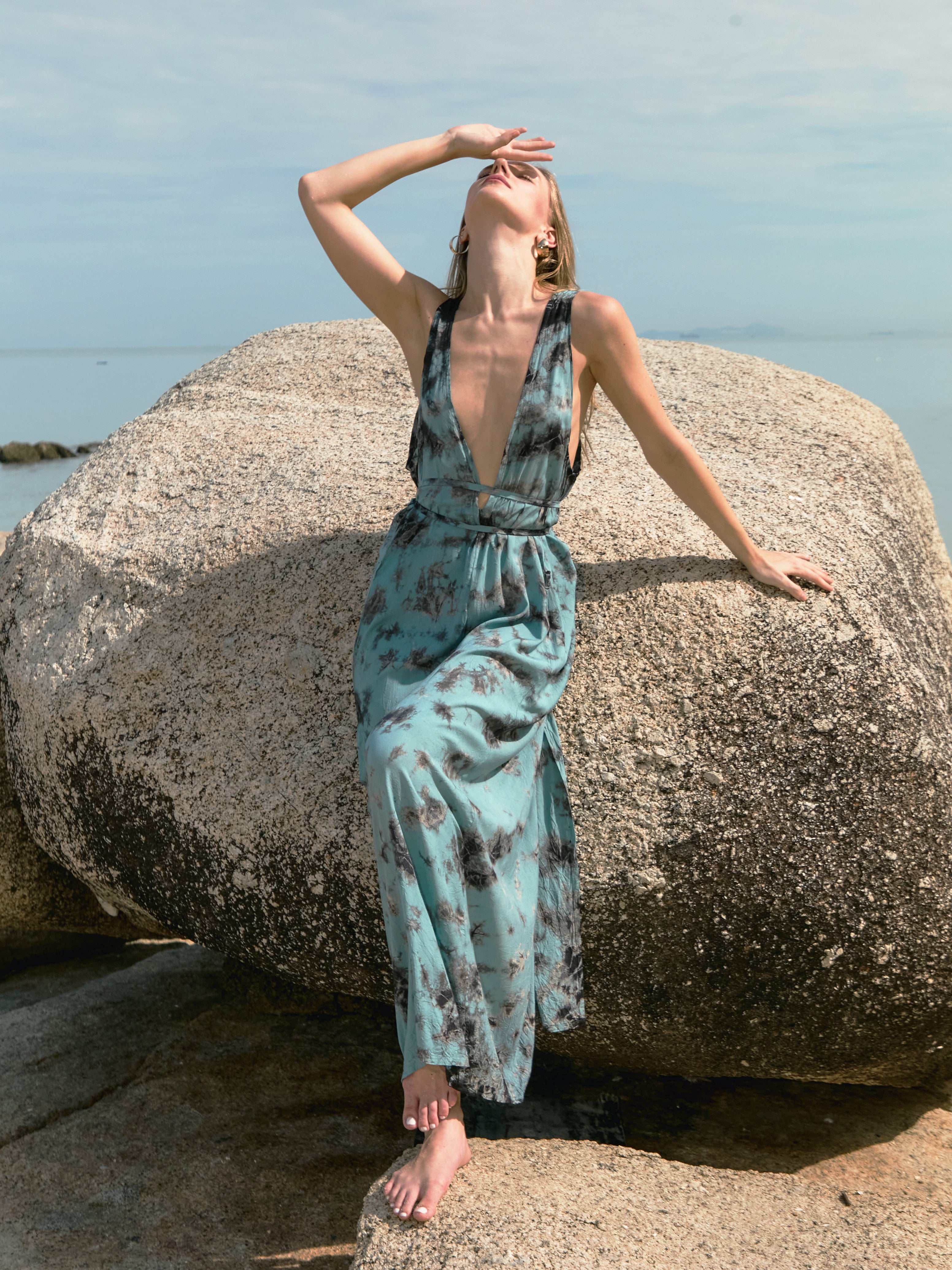 Shop Tie dye V Neck Maxi Dress Teal- Casual Loose fit Resort Dress - Bohemian Beach Maxi Dress Tie Dye | Coco De Chom