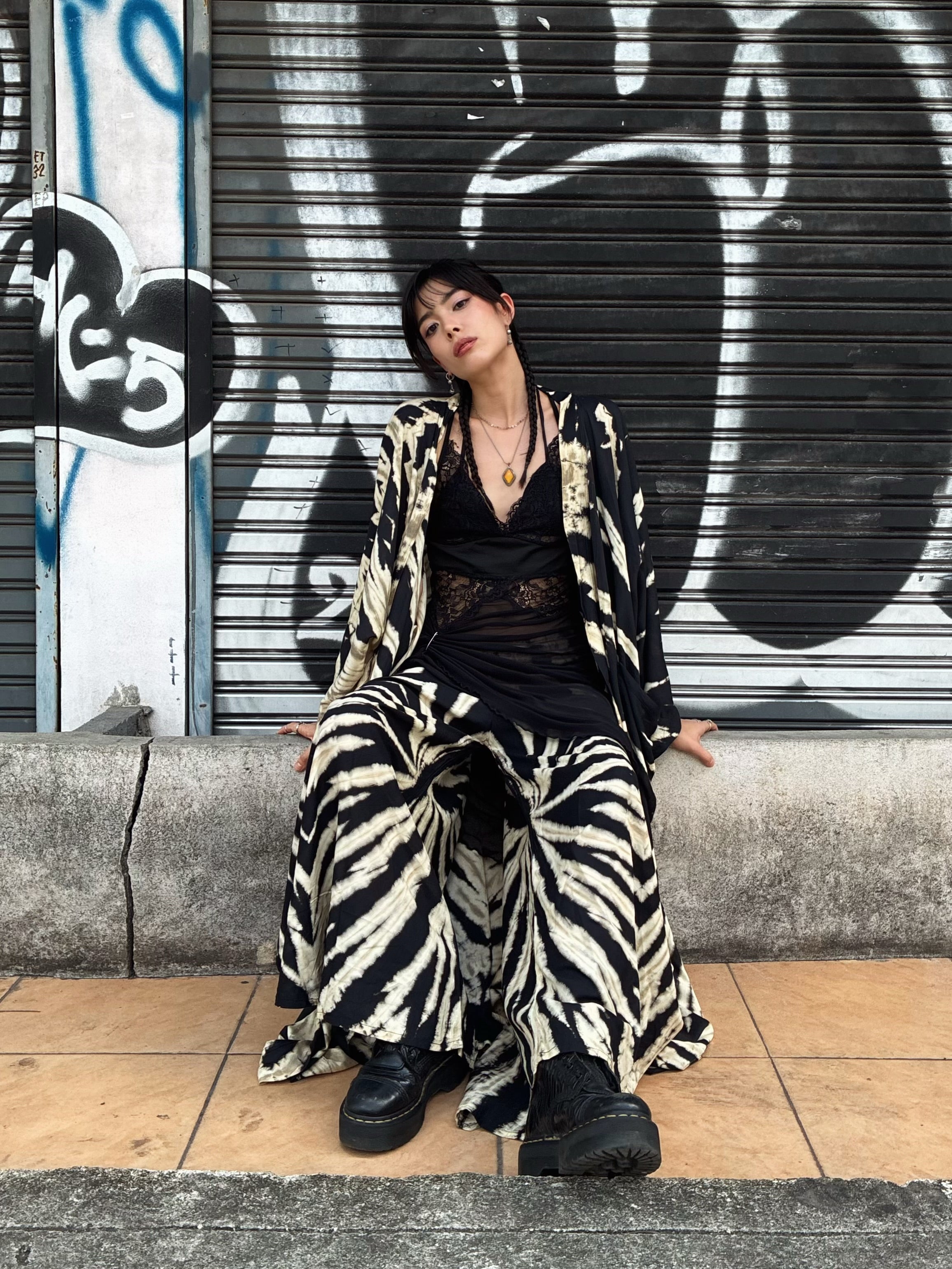 Black Seashell Tie Dye Kimono Robe