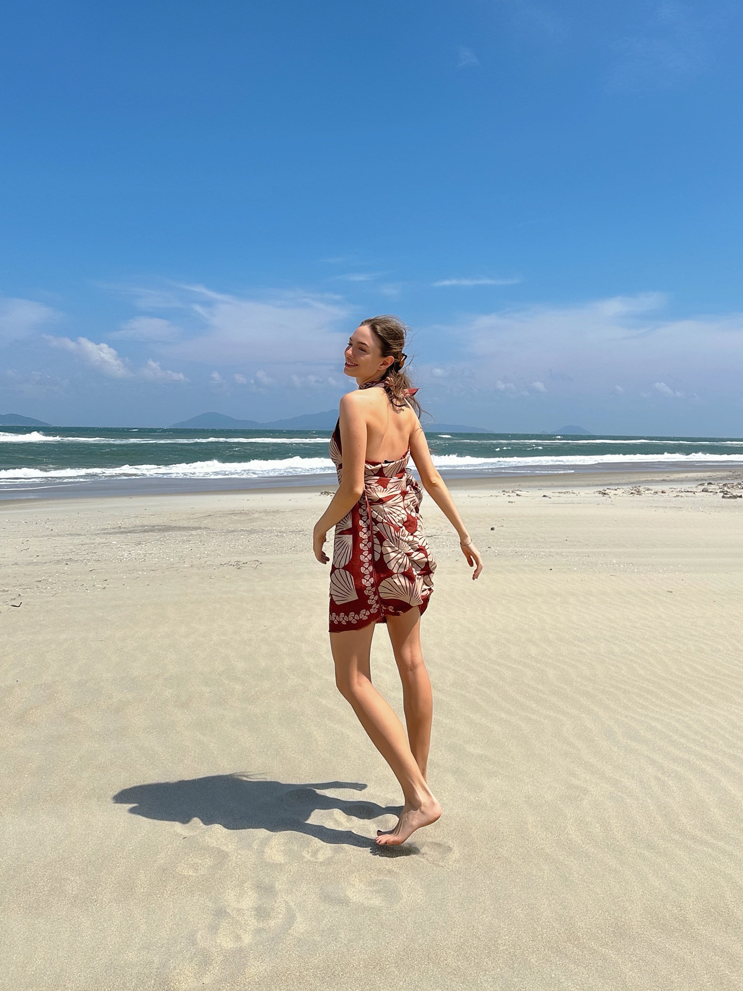 Eco-Friendly Seashell Print Sarong – Lightweight Beach Wrap | Coco De Chom
Sustainably crafted organic cotton sarong with seashell details. Perfect for beach cover-ups, resort wear, or a stylish summer wrap.