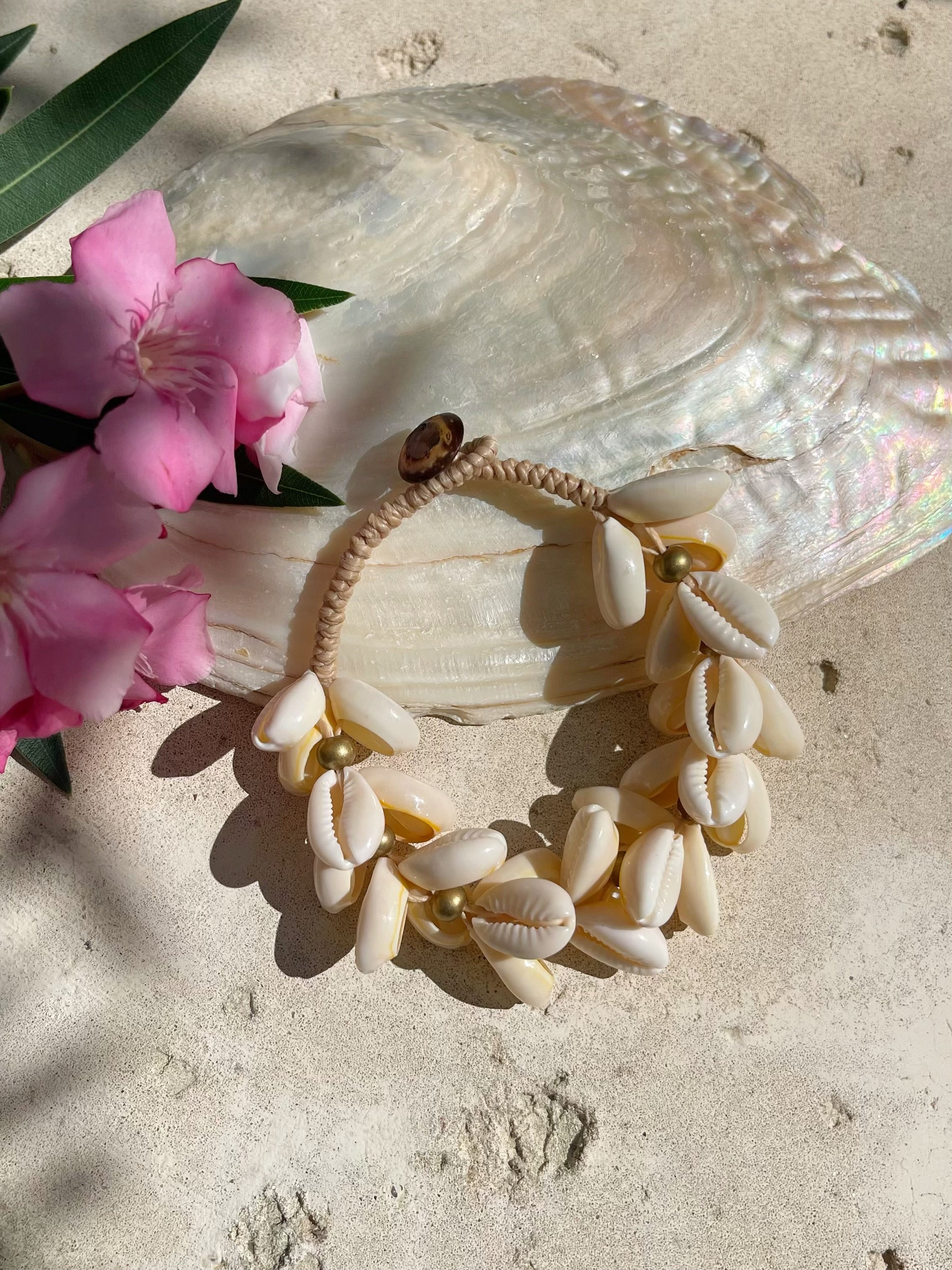 Chunky Cowrie Shell CHOKER Boho Beach Cowrie Bracelet 