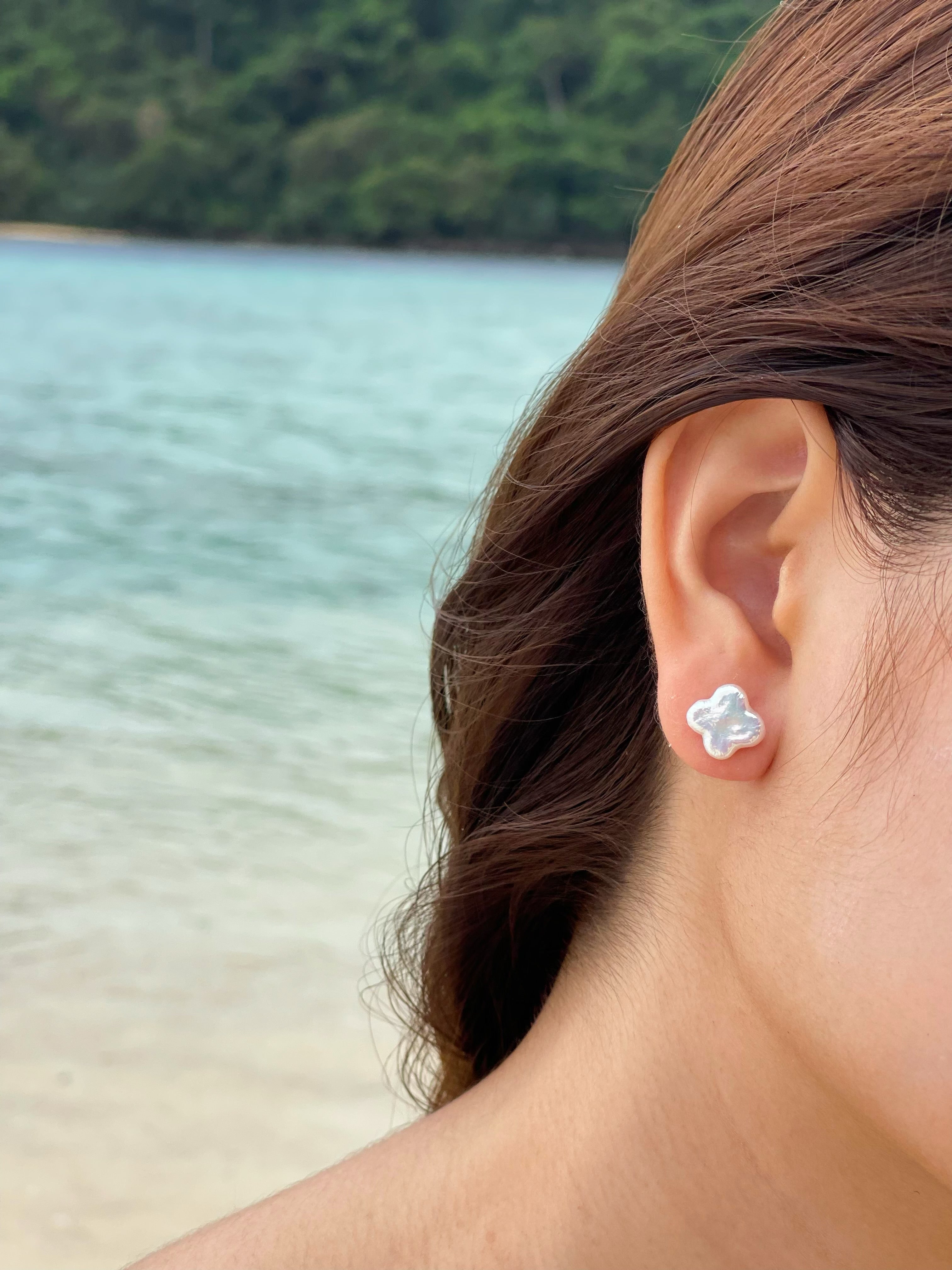 Flower Pearl Star Stud Earrings - Minimalist style. is the perfect choice for beach vacation or every day wear. This pearl earring is made using natural water fresh pearl  understated elegance. 