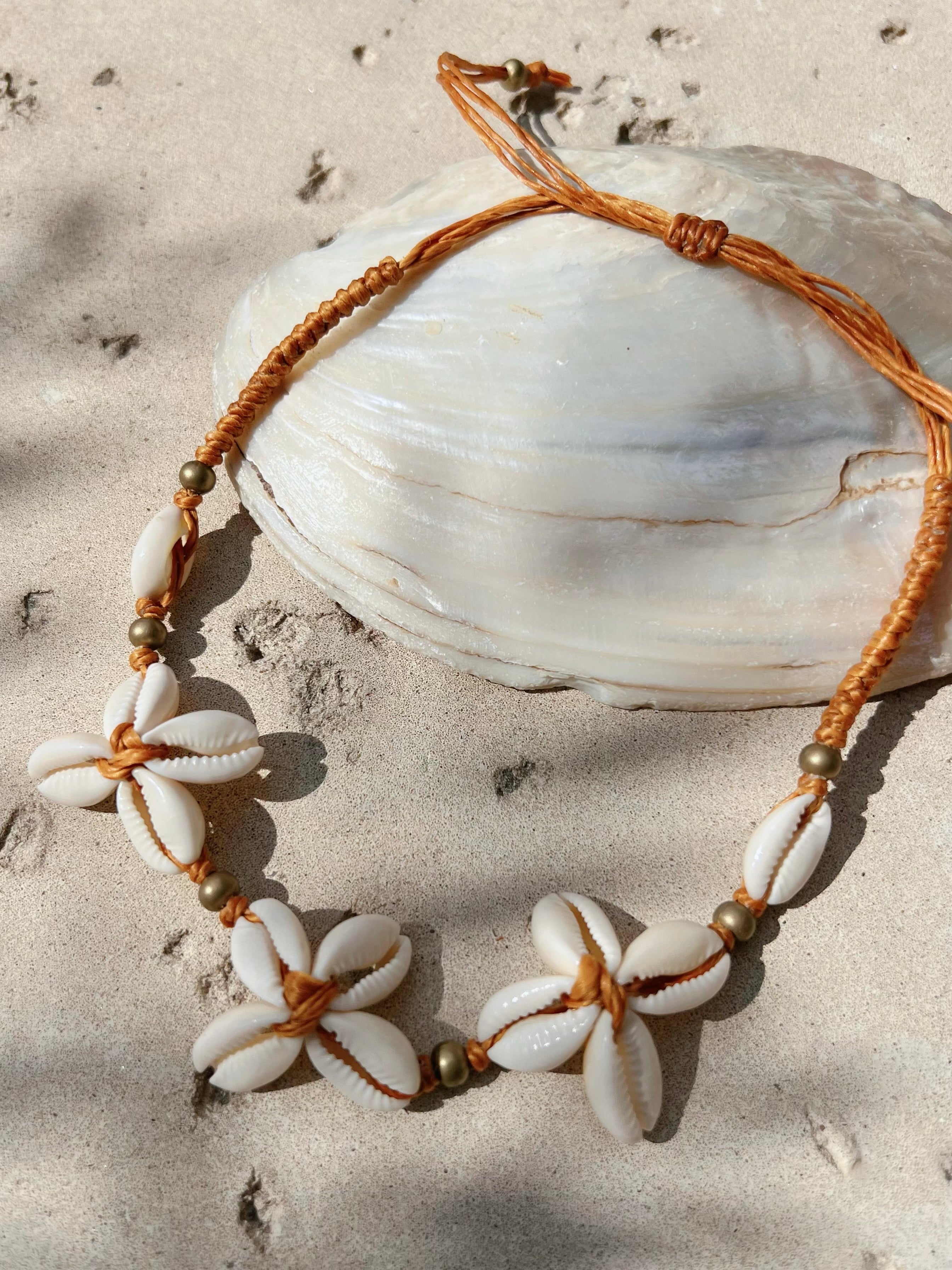 Flower Cowrie Seashell Choker Necklace