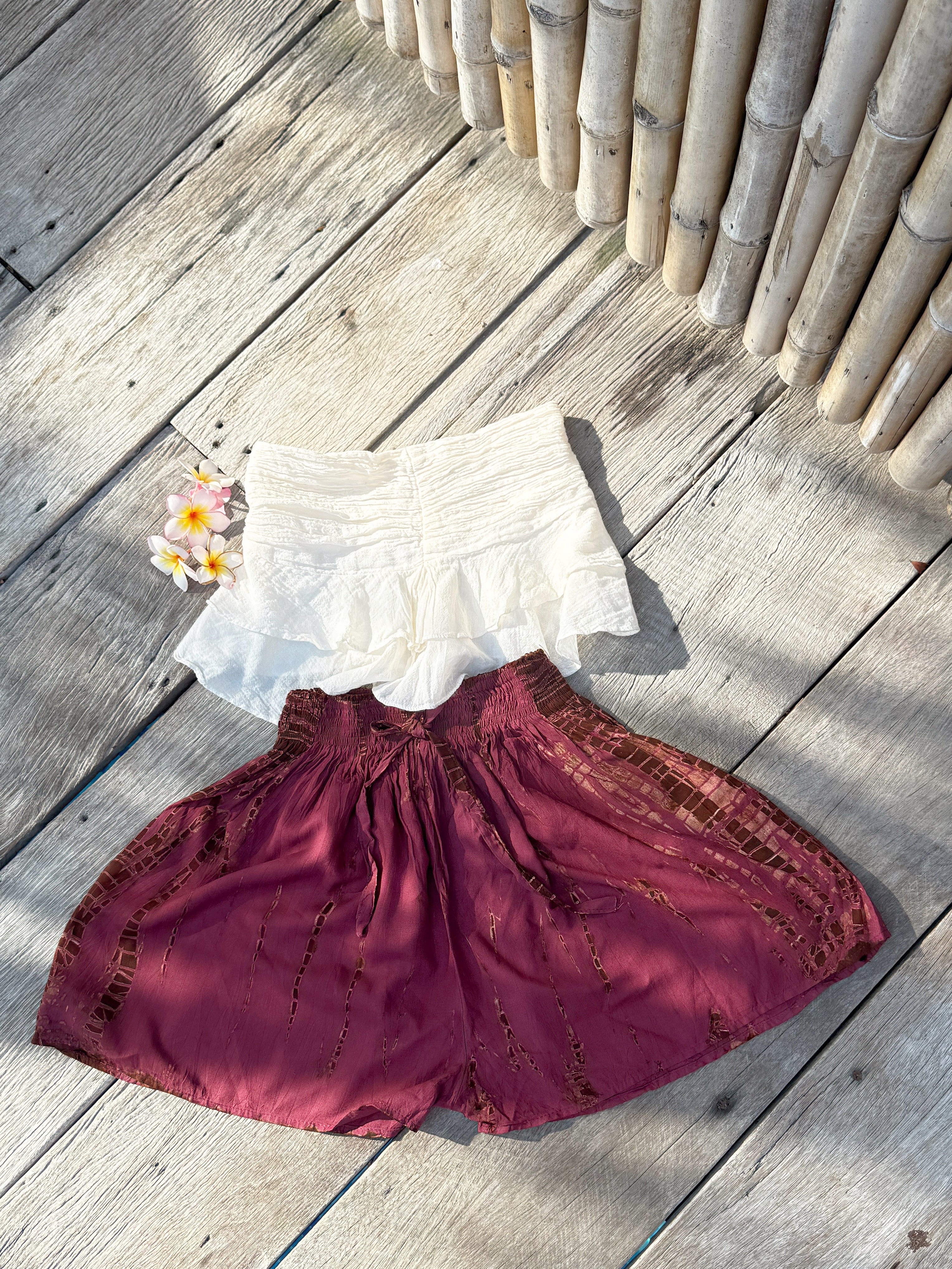 Jenny Tie Dye Shorts in Maroon