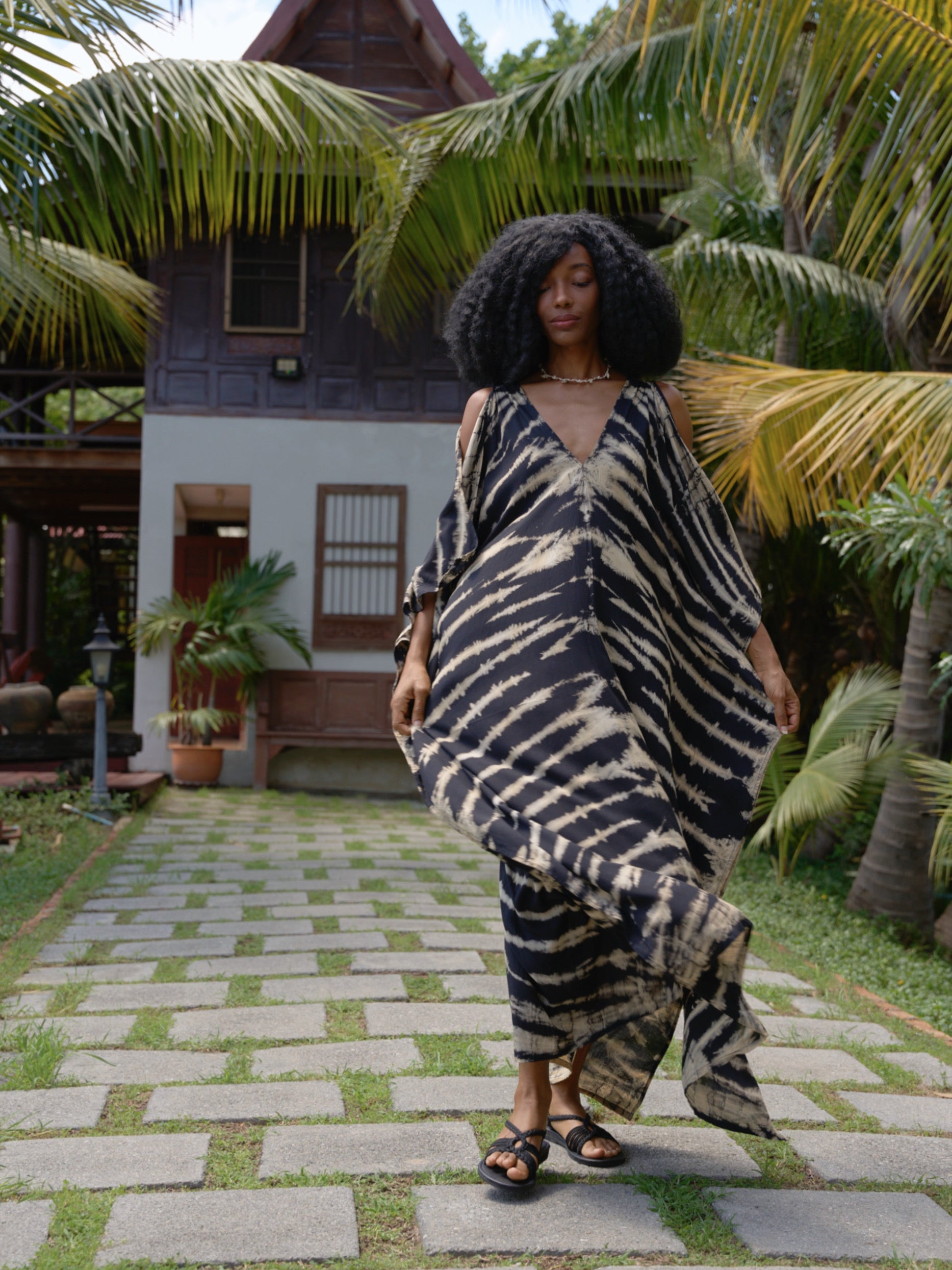 Shop Tie dye V Neck Kaftan Dress - Boho long kaftan tie dye, Casual Loose fit Resort Dress - Black Bohemian Long Kaftan | Coco De Chom