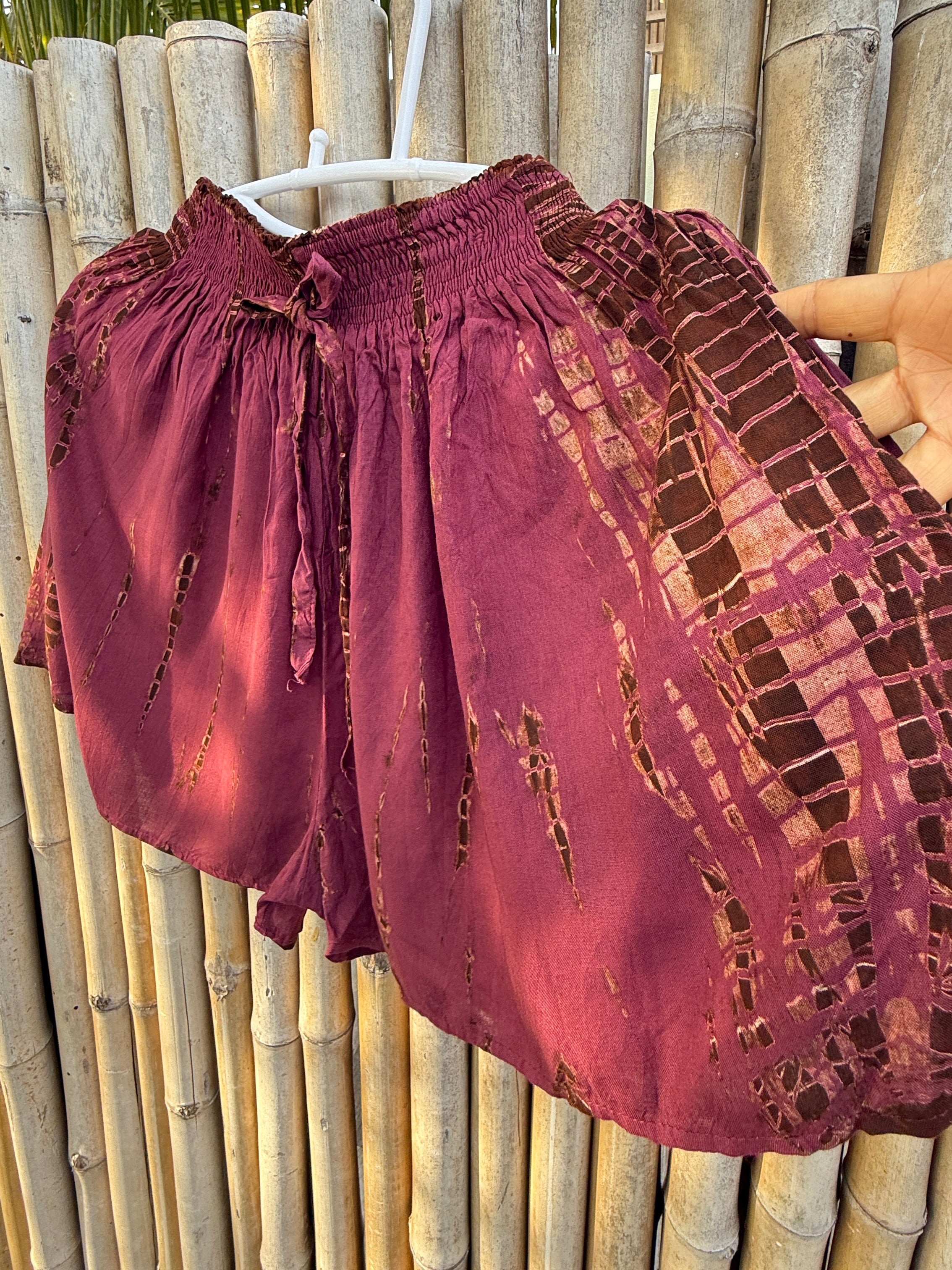 Jenny Tie Dye Shorts in Maroon