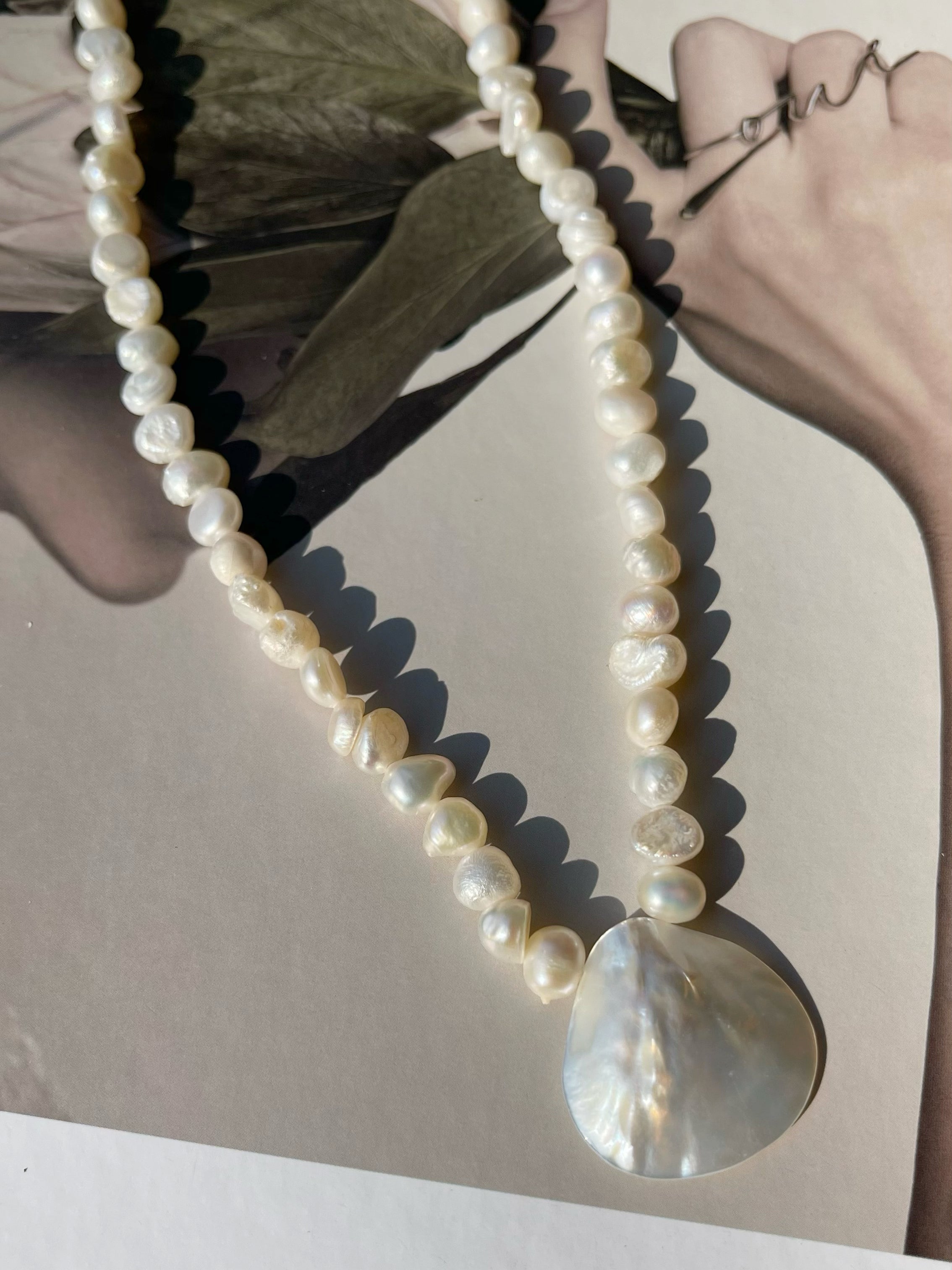 Mermaid Pearl Choker Necklace - Ideal for bohemian fashion lovers, suitable for beach vacations, beach weddings, or daily fashion. Offers minimalistic, boho, and beach-inspired style.