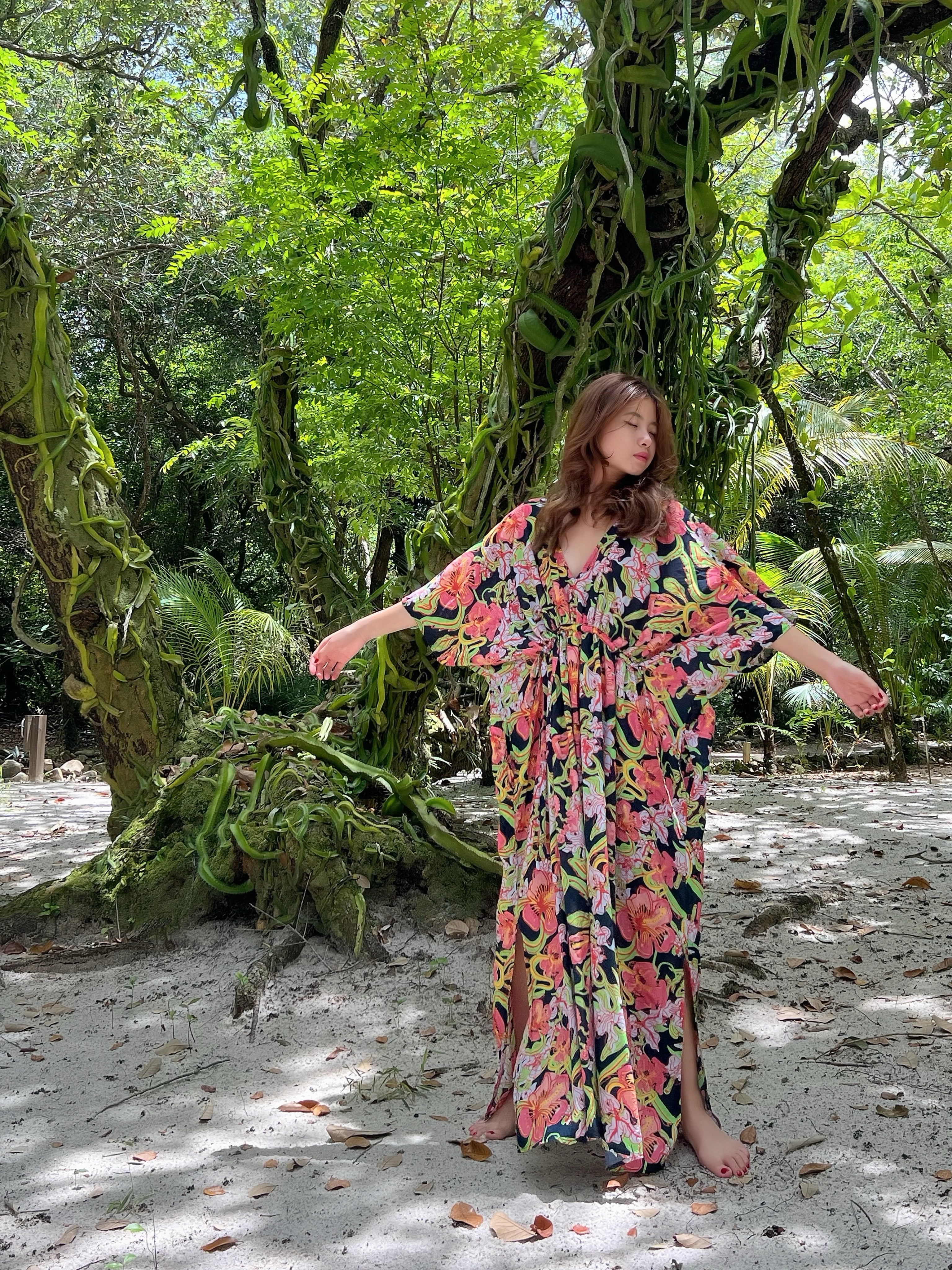 Discover the Kaftan in Tropical Flower Print—a striking fusion of vibrant color and meticulous design. Embrace the thrill of your upcoming escape with this chic and comfortable caftan, perfect for resort dress, cruise wear, party attire, and everyday elegance. Brought to you by Coco de Chom, this caftan is a stylish companion for various occasions.