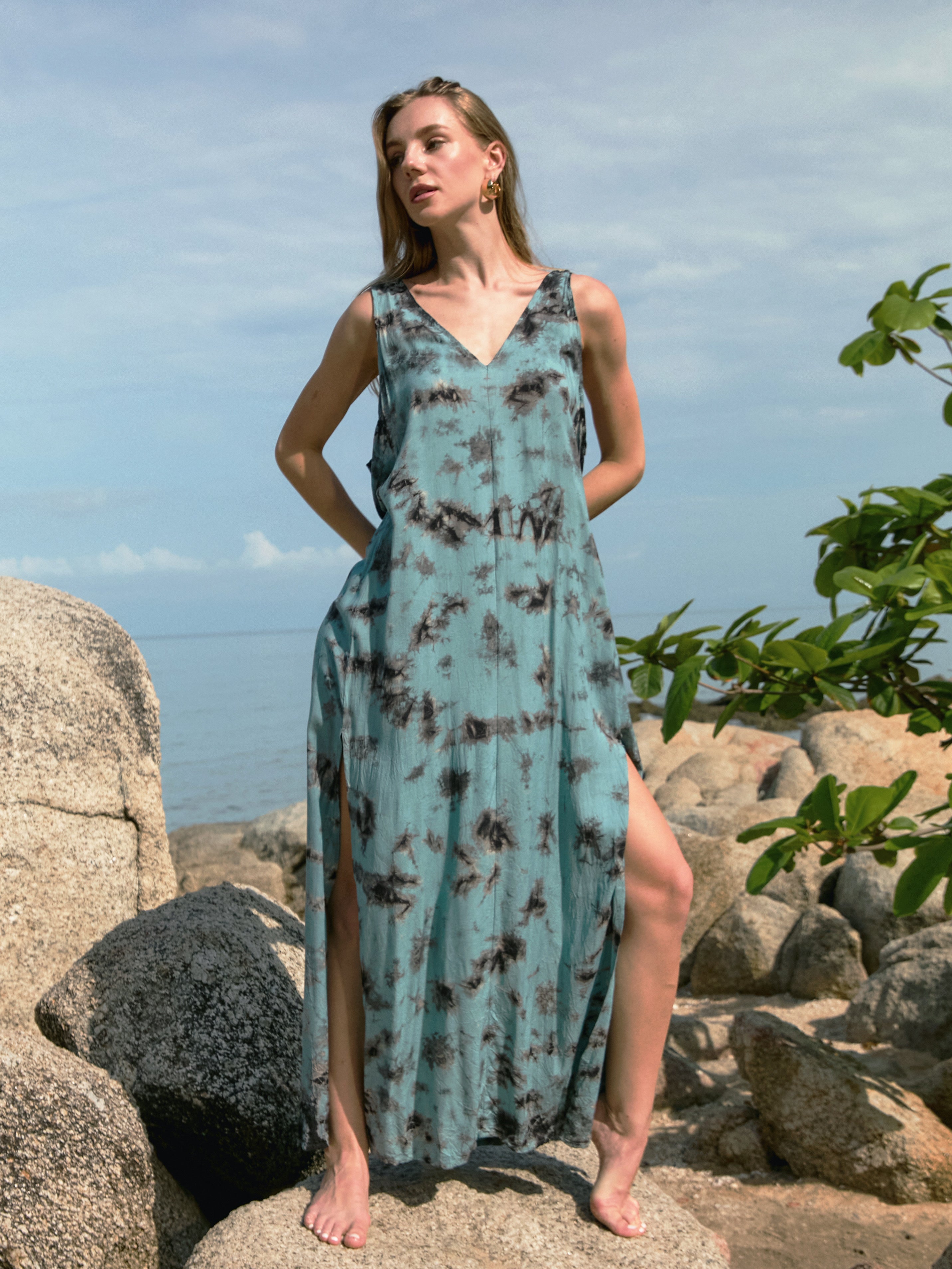 Shop Tie dye V Neck Maxi Dress Teal- Casual Loose fit Resort Dress - Bohemian Beach Maxi Dress Tie Dye | Coco De Chom