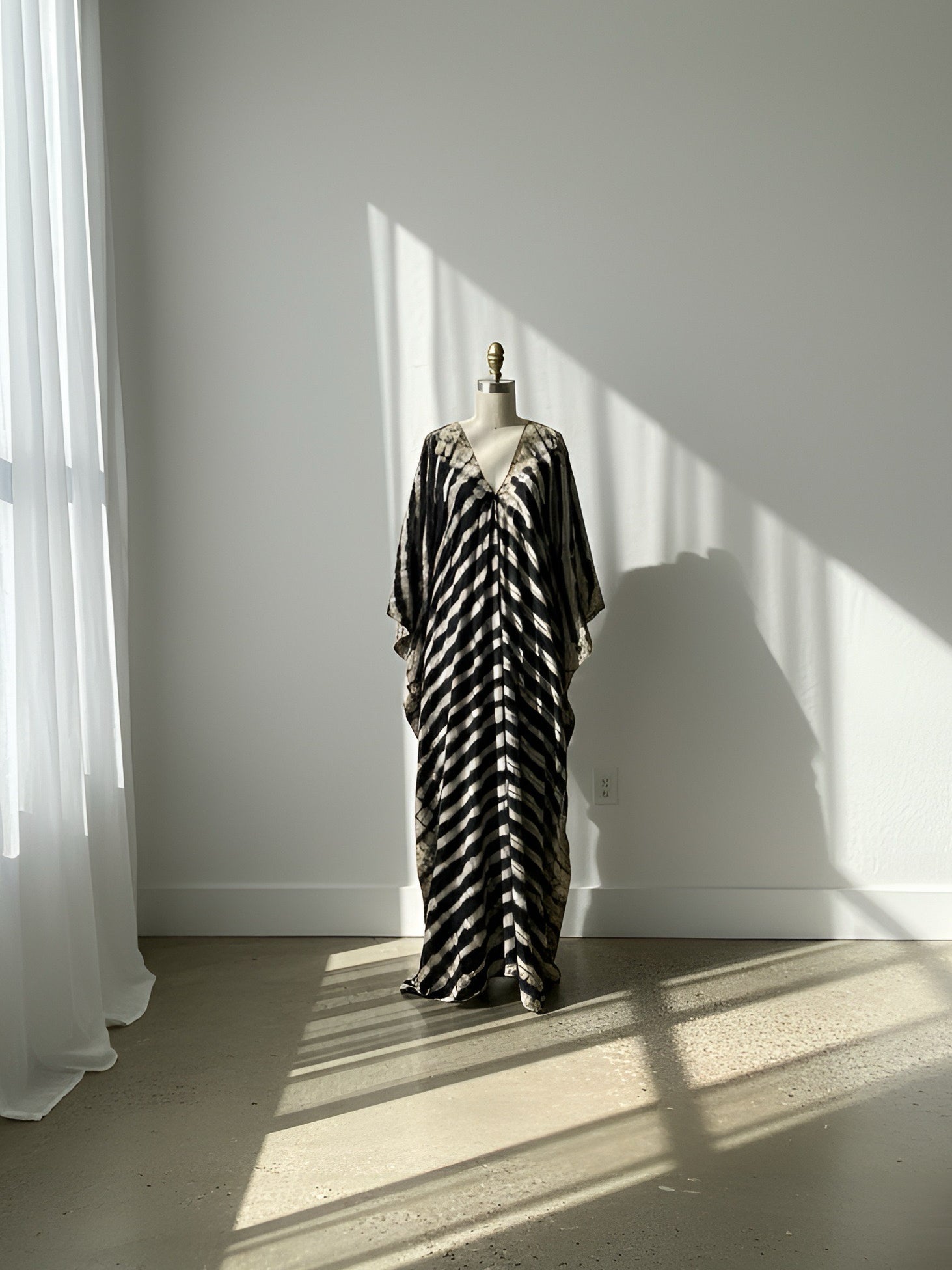 Shop Tie dye V Neck Kaftan Dress - Boho long kaftan tie dye, Casual Loose fit Resort Dress - Black Bohemian Long Kaftan | Coco De Chom