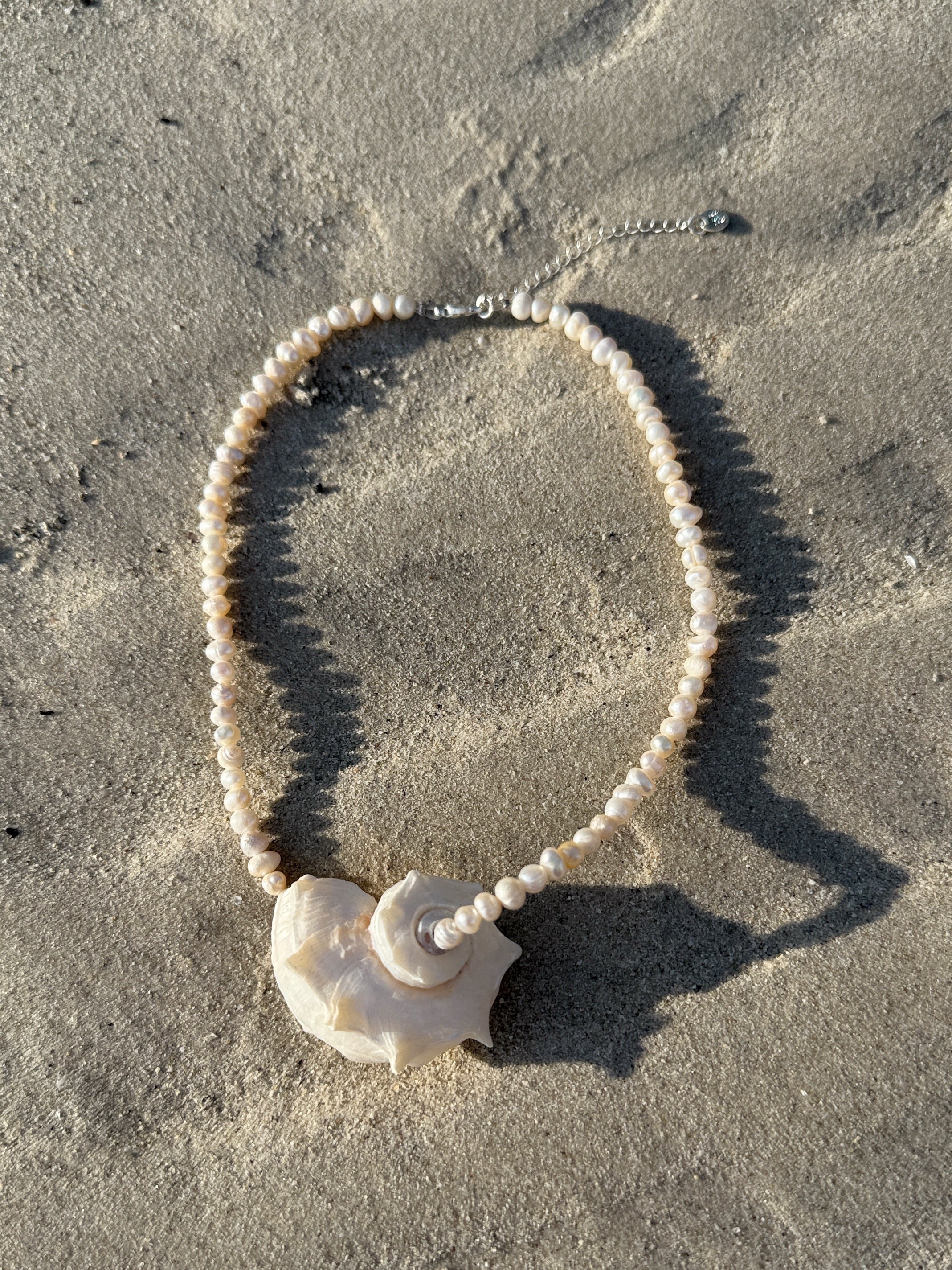 Handmade seashell pearl choker necklace featuring natural freshwater pearls, real seashells, and silver accents—perfect for beach weddings, resort wear, boho fashion, and summer vacations.