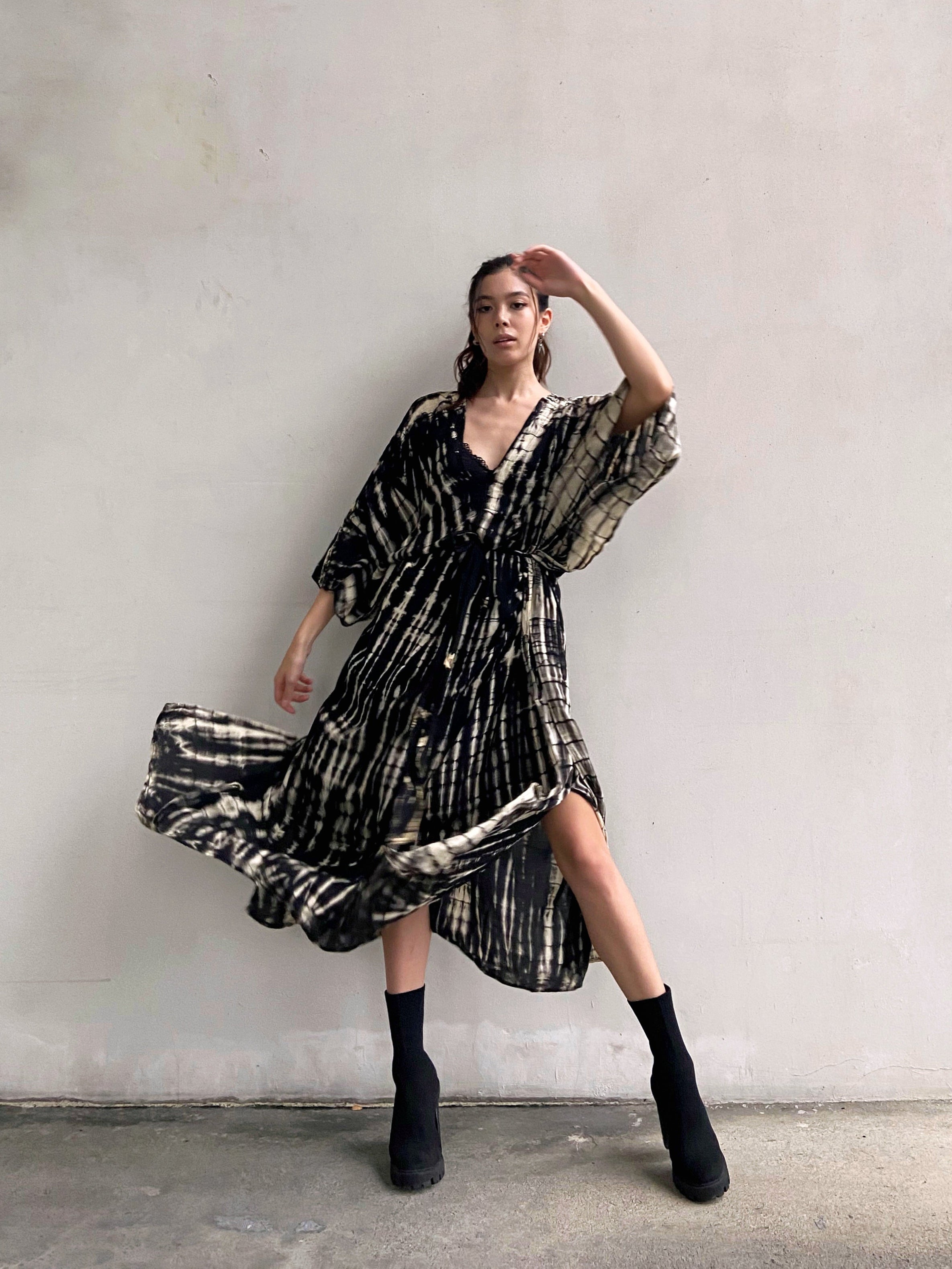 Shop Boho Tie Dye Kaftan for unisex, Oversized Caftan, black kaftan for men, Maxi Kaftan in tie dye, all handmade with love with Coco de Chom 