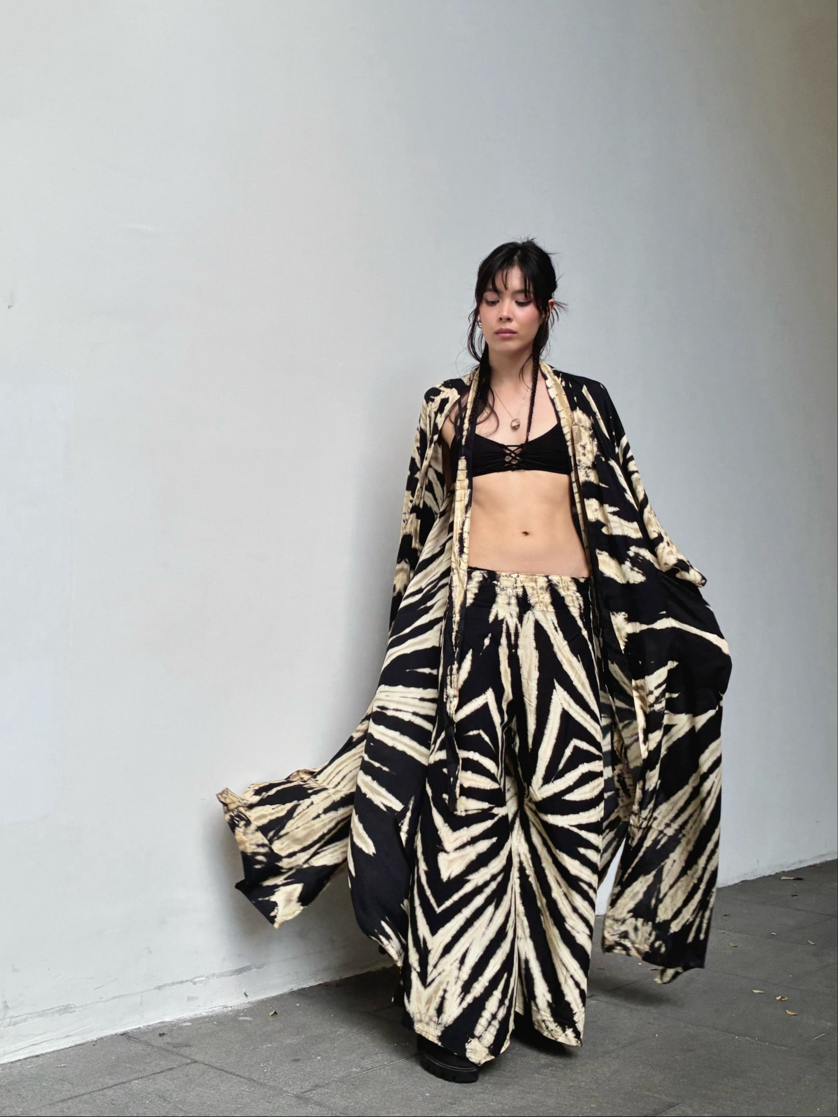 seashell tie dye kimono robe in black, long kimono robe boho beach outfit 