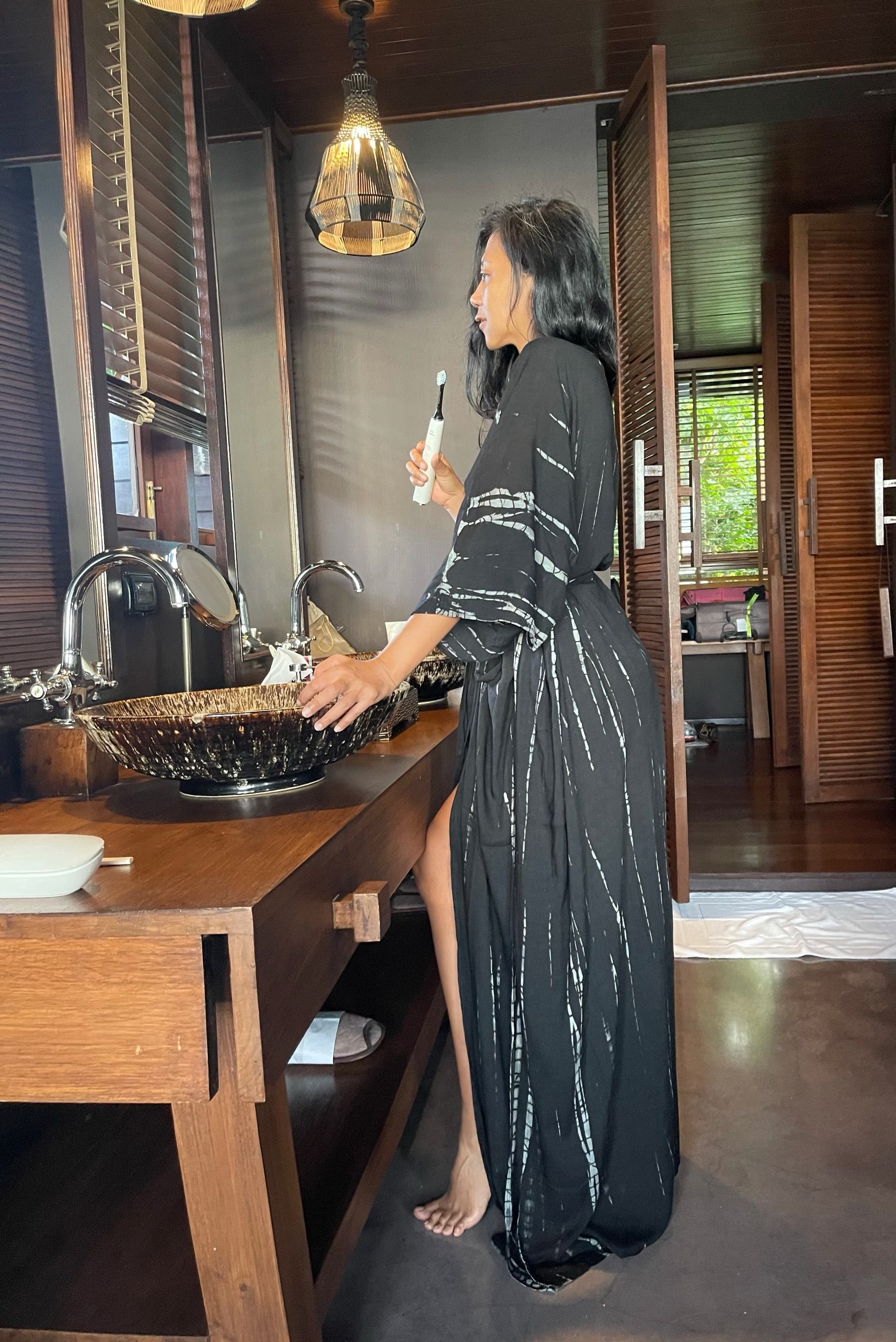 Airy in fabric and fabrication, this Maya Tie dye Kimono Robe - Plus size kimono robe, black long kimono robe exquisitely long Kaftan Kimono will have you feeling oh-so-comfy and beautiful, prefect for beach coverup, loungewear or everyday wear.