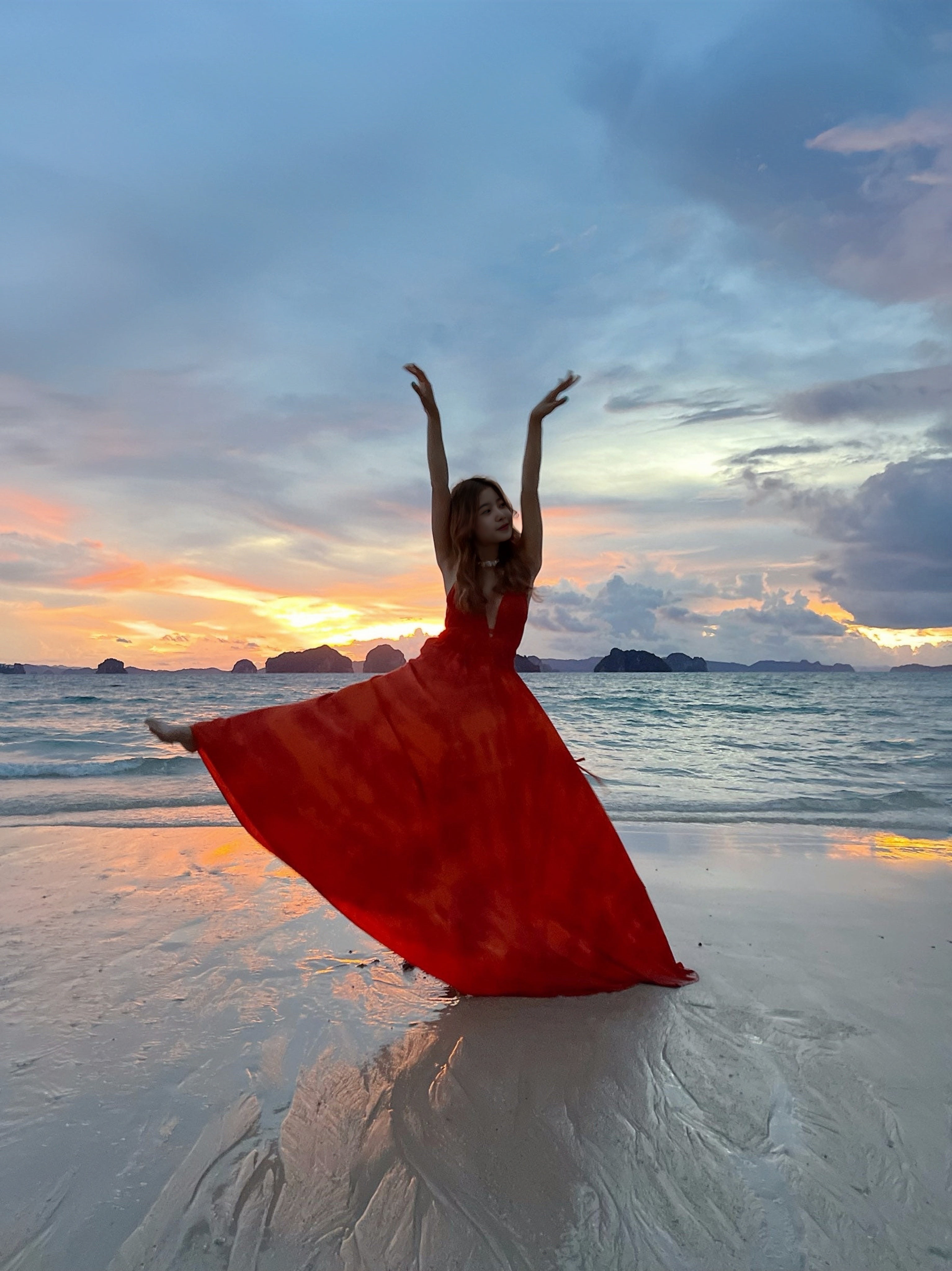 Shop dreamy vacation dress, perfect dress for vacation beach vibes any time of the year with this tie-dye halter neck maxi dress. Designed for long, carefree days under the sun, the Luna Maxi Dress strikes the balance between stylish and comfortable. 