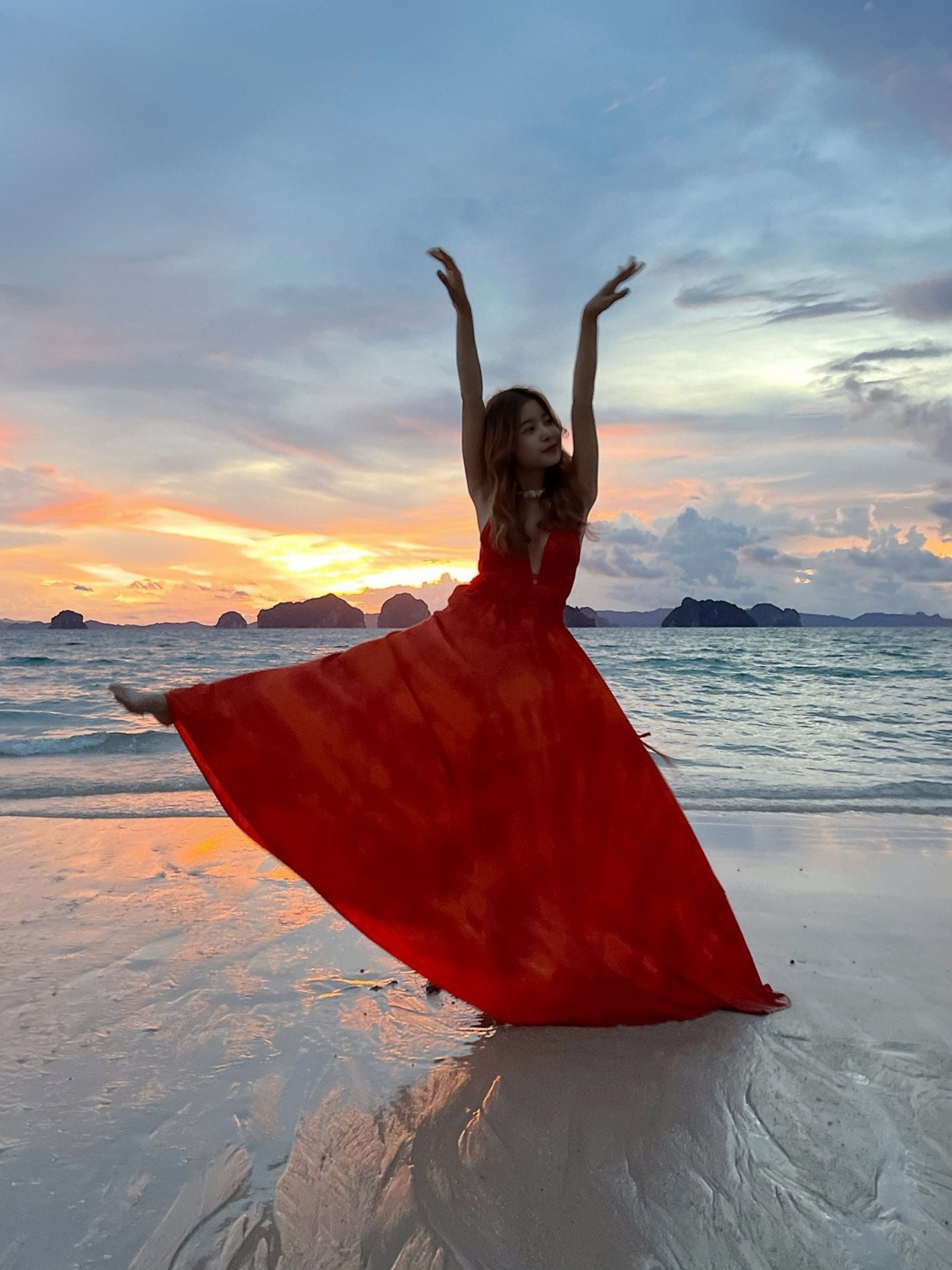 Shop dreamy vacation dress, perfect dress for vacation beach vibes any time of the year with this tie-dye halter neck maxi dress. Designed for long, carefree days under the sun, the Luna Maxi Dress strikes the balance between stylish and comfortable. 