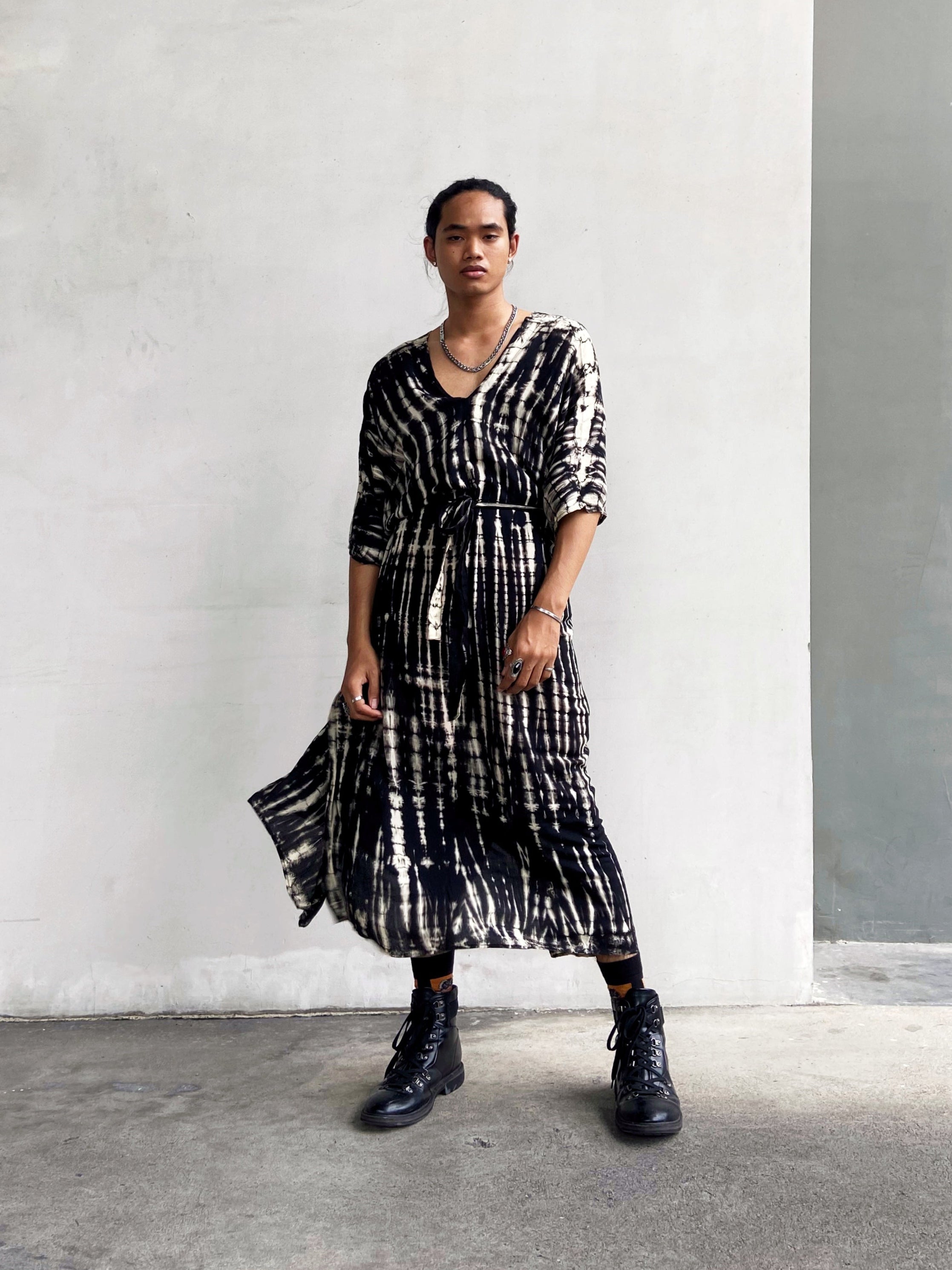 Shop Boho Tie Dye Kaftan for men, Oversized Caftan, black kaftan for men, Maxi Kaftan in tie dye, all handmade with love with Coco de Chom 